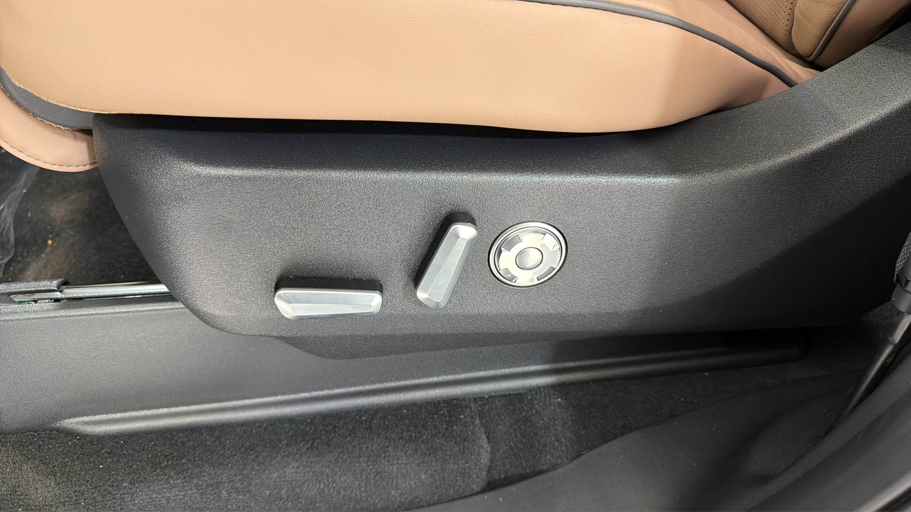 2027 Lincoln Navigator L Black Label