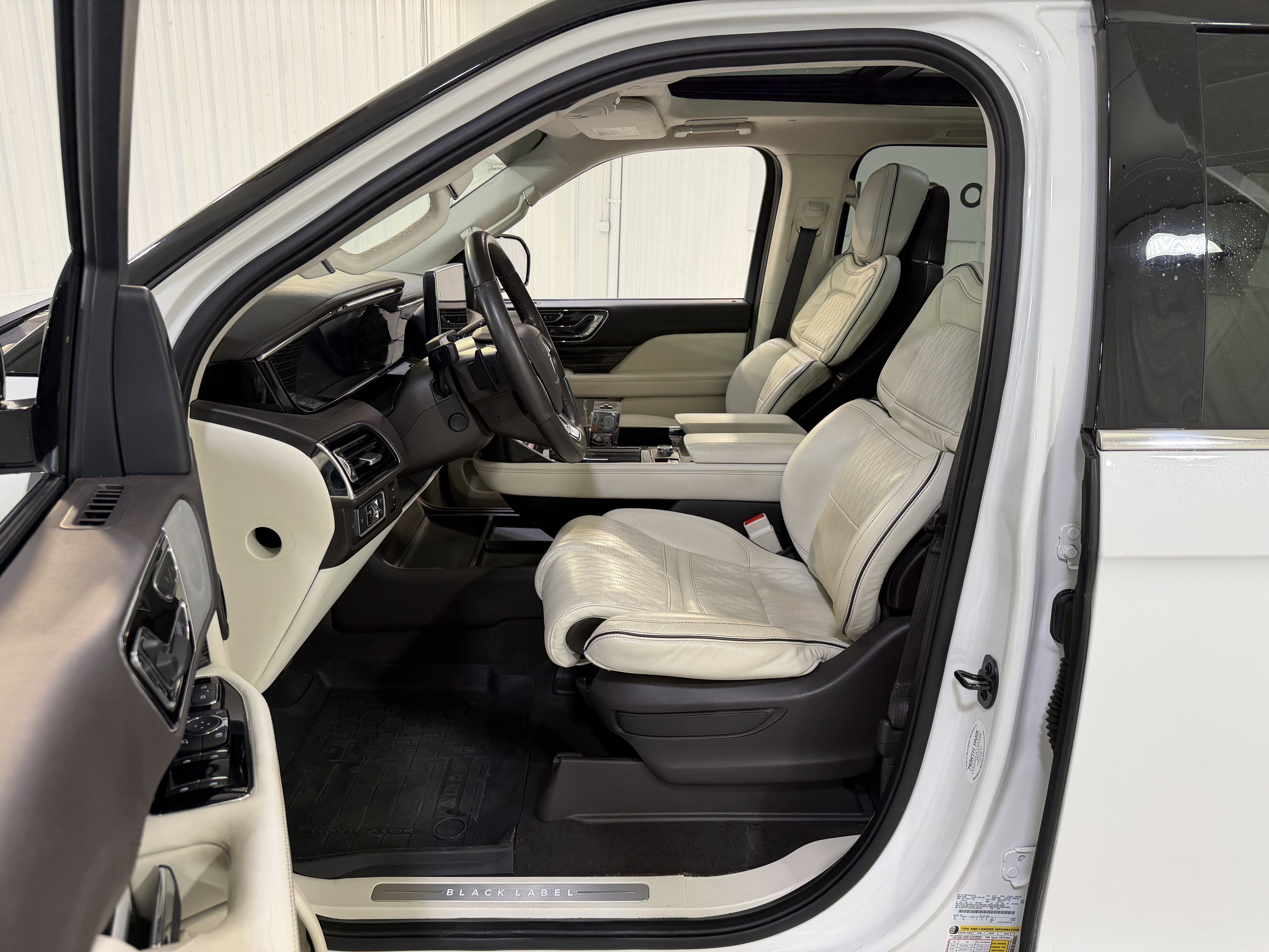 2023 Lincoln Navigator L Black Label