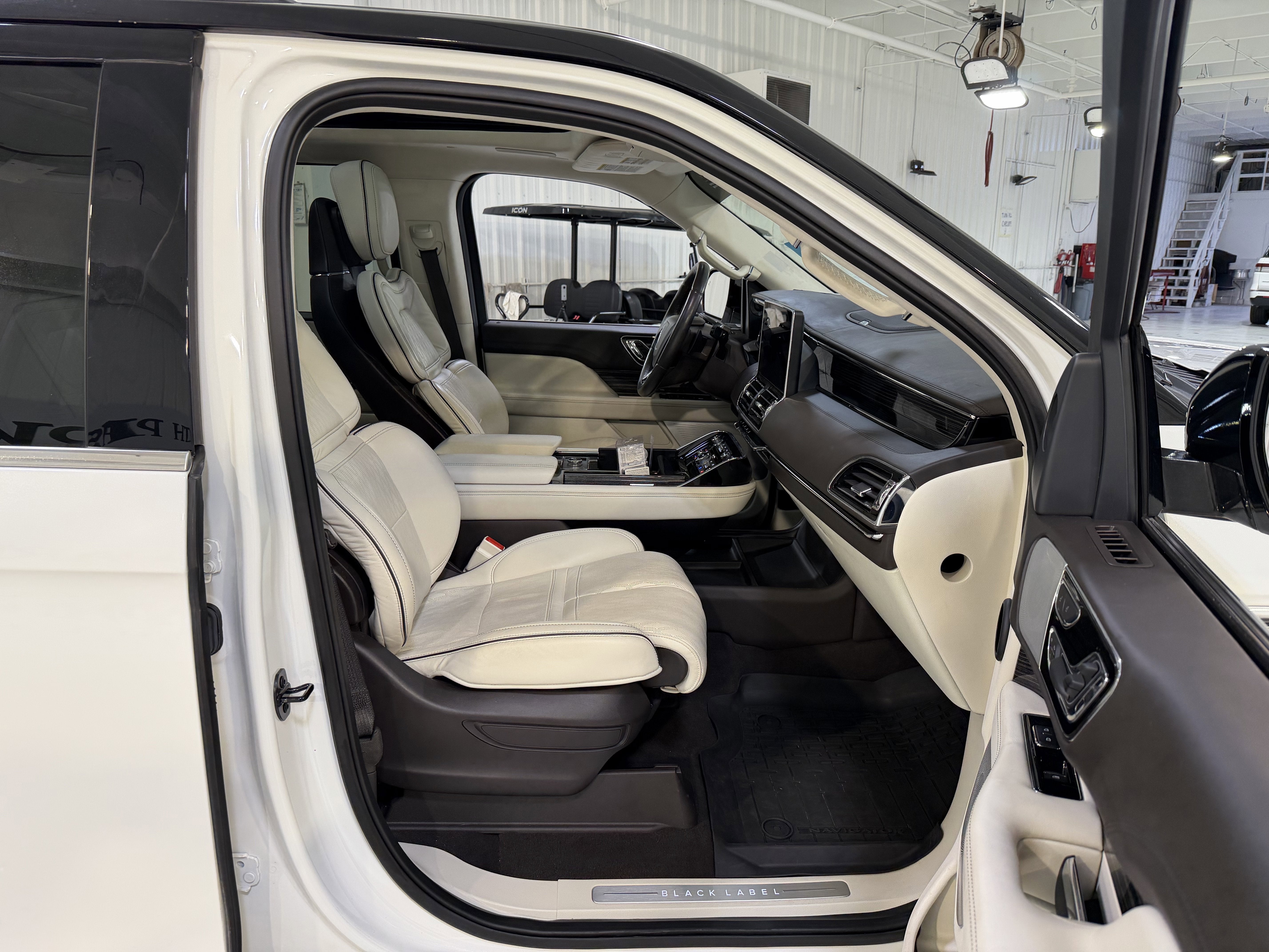 2023 Lincoln Navigator L Black Label