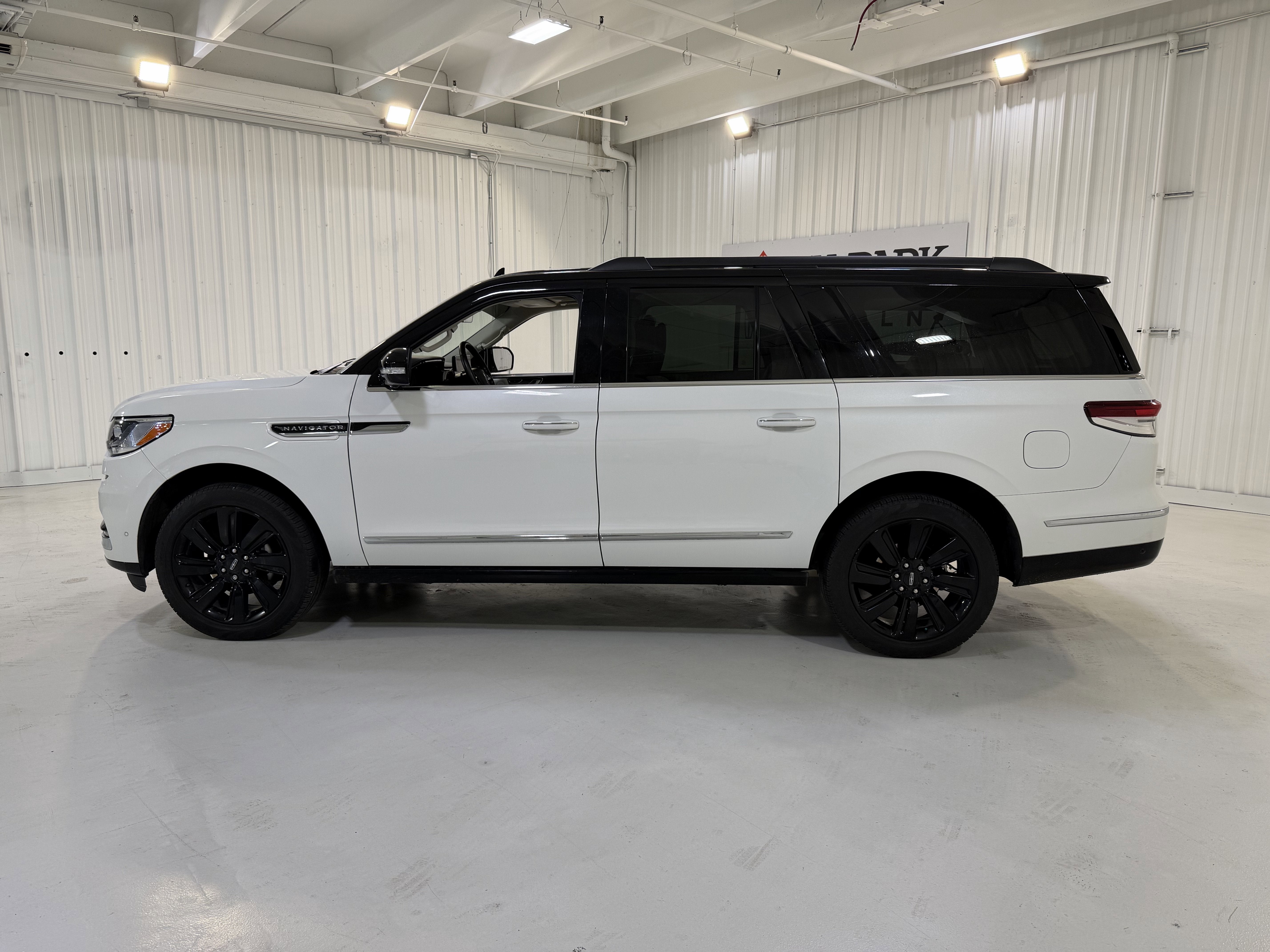 2023 Lincoln Navigator L Black Label