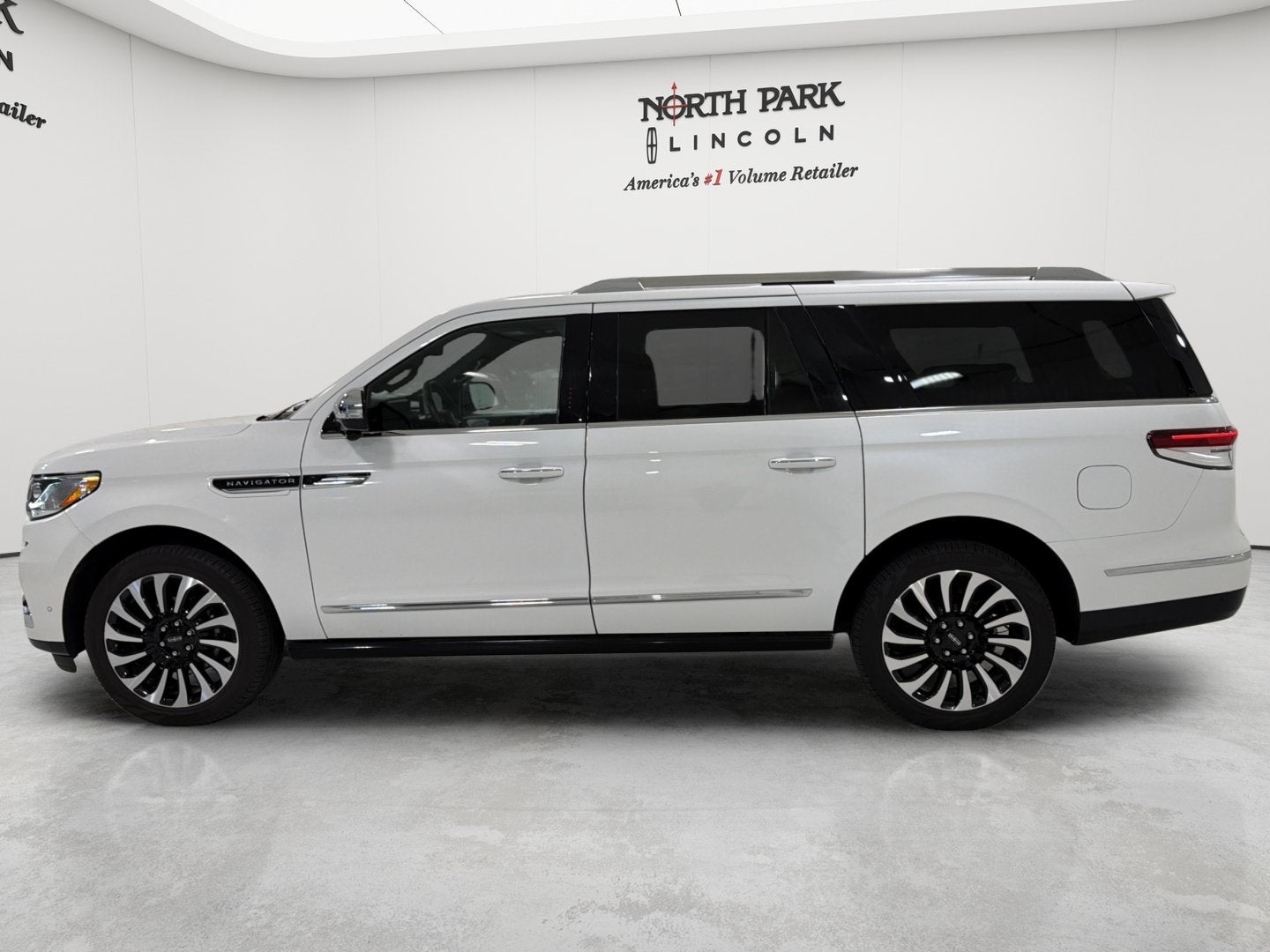2023 Lincoln Navigator L Black Label
