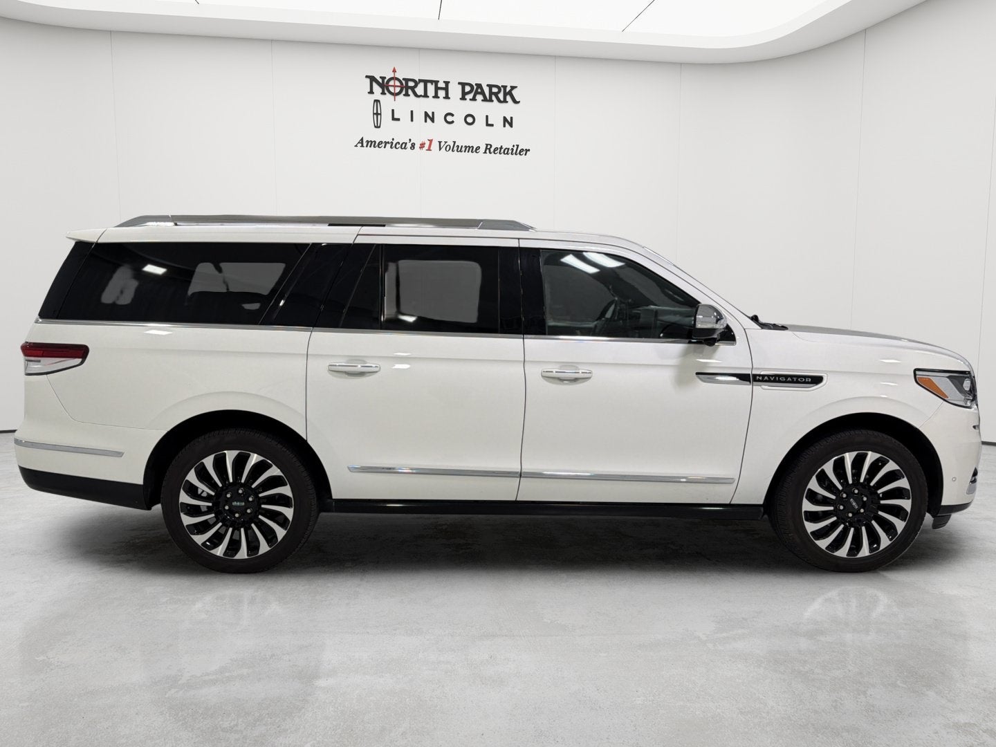 2023 Lincoln Navigator L Black Label
