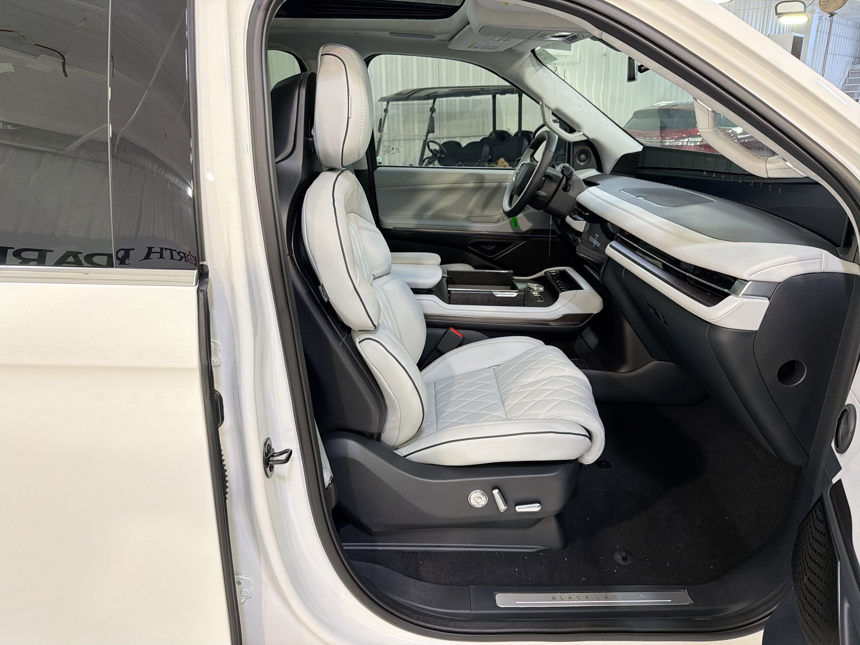 2025 Lincoln Navigator L Black Label