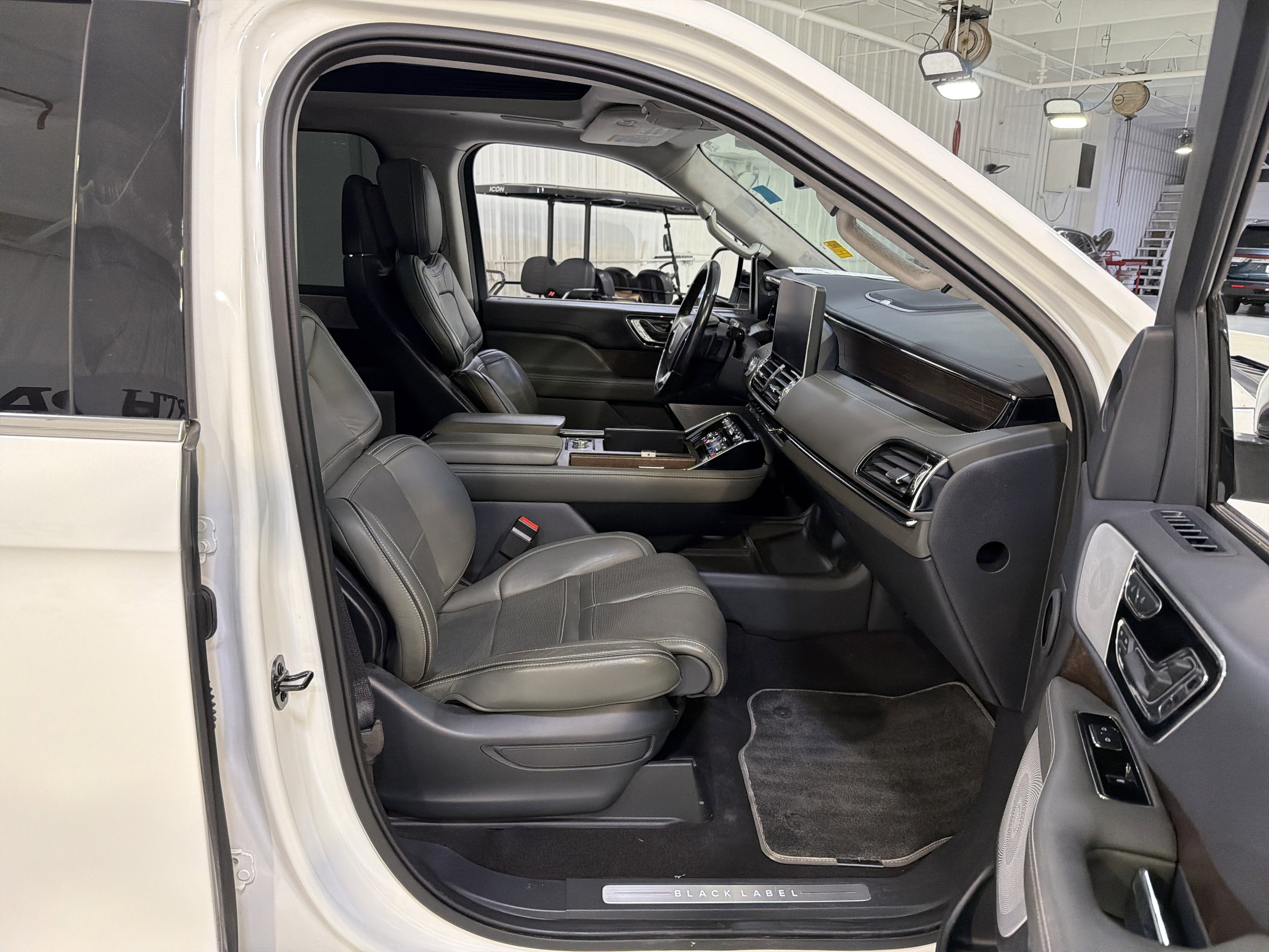 2023 Lincoln Navigator L Black Label