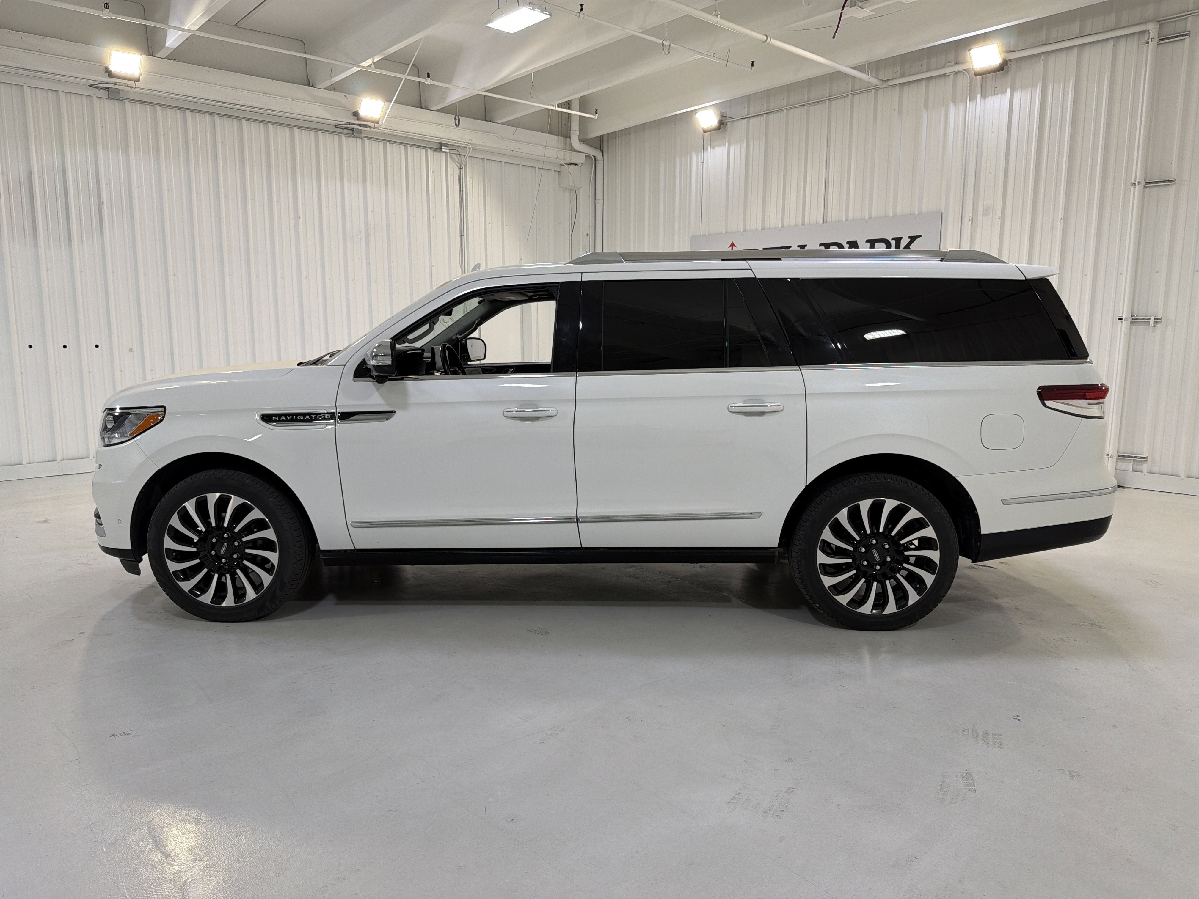 2023 Lincoln Navigator L Black Label