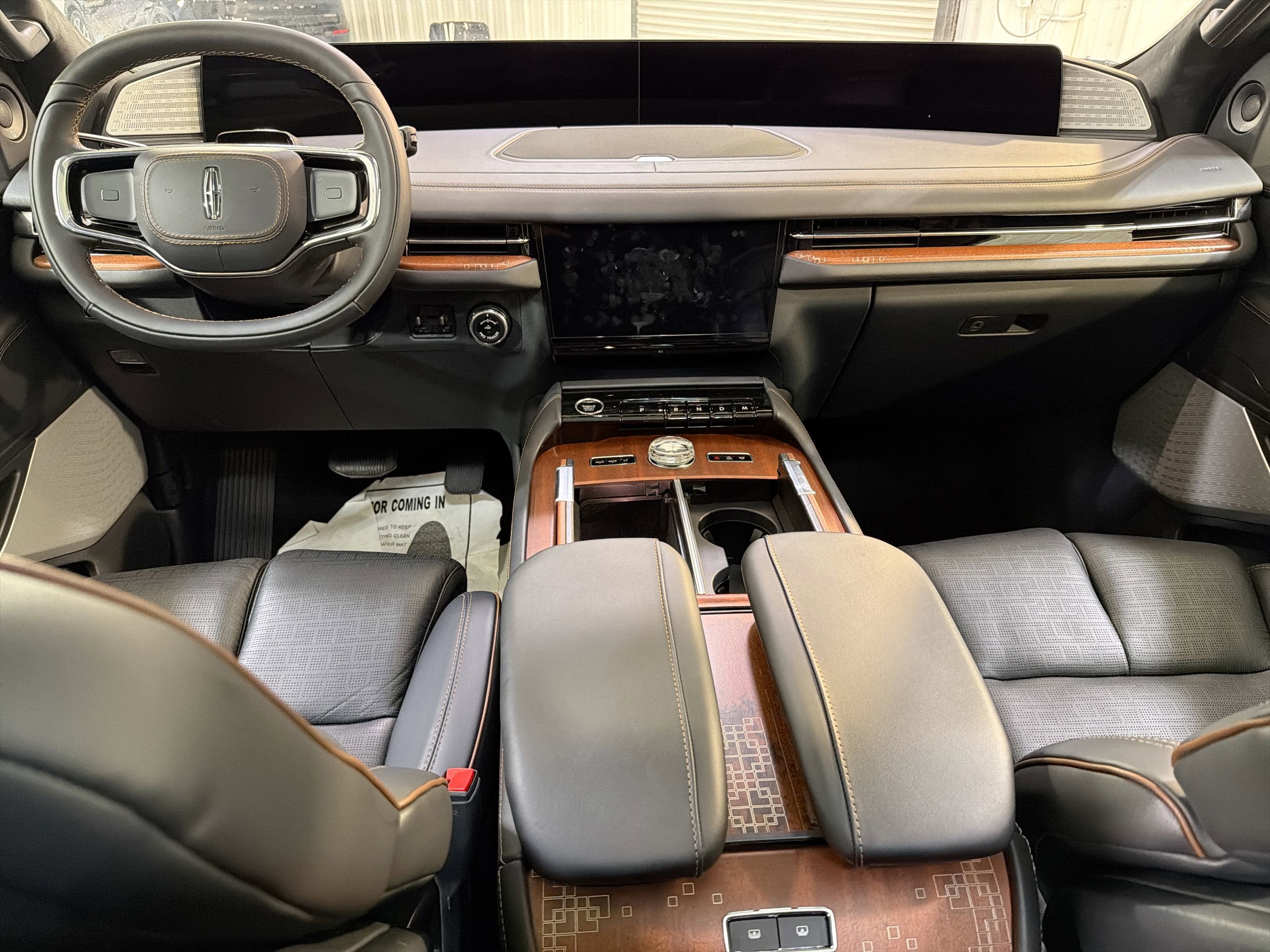 2025 Lincoln Navigator L Black Label