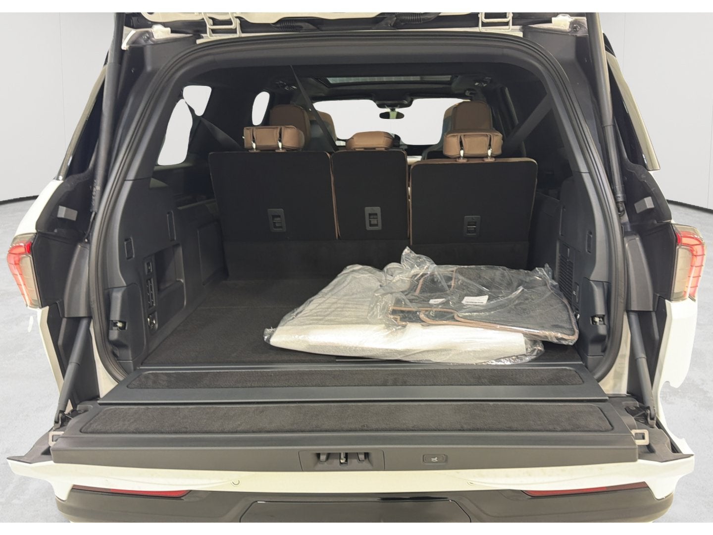 2027 Lincoln Navigator L Black Label