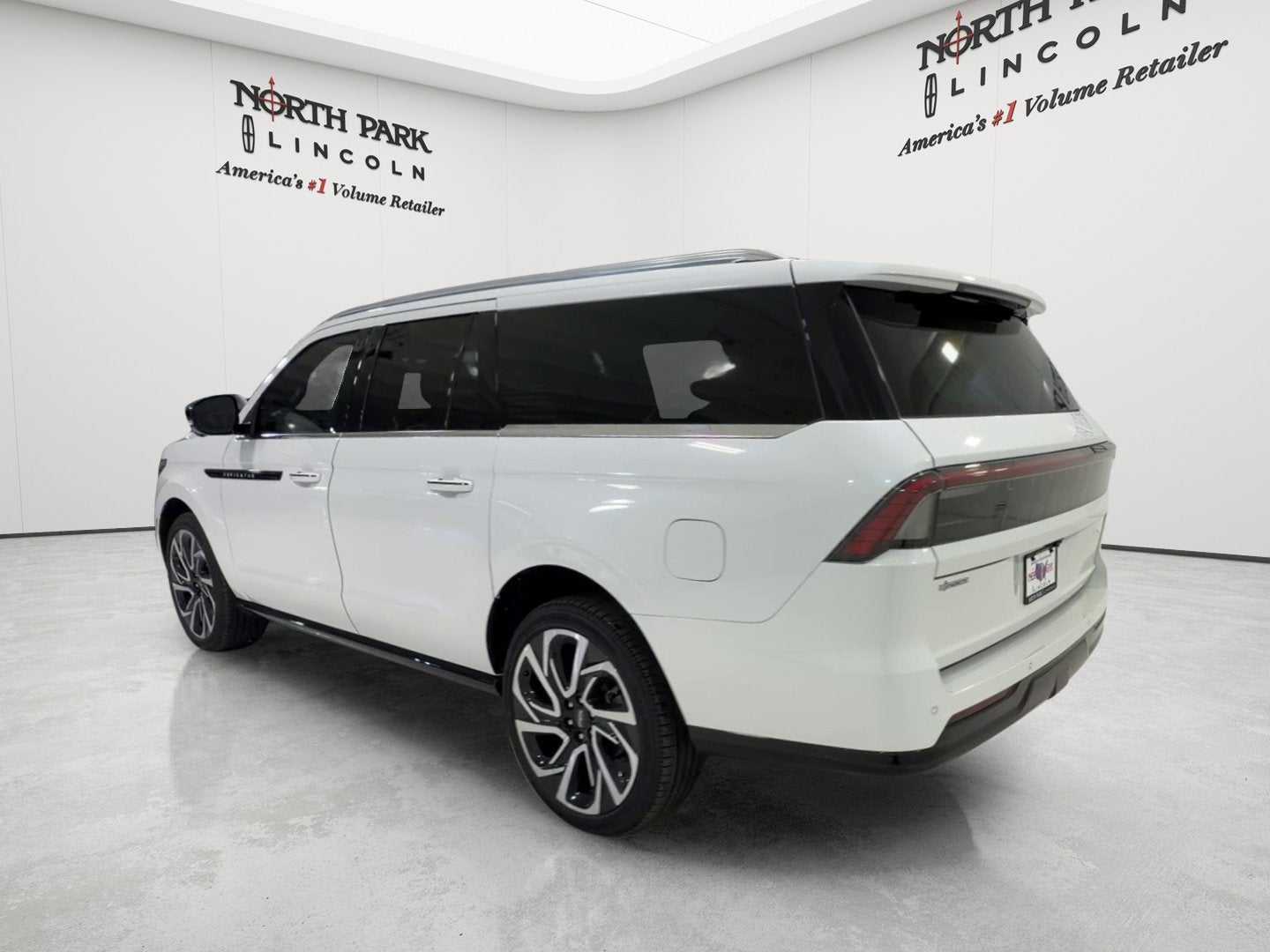 2027 Lincoln Navigator L Black Label