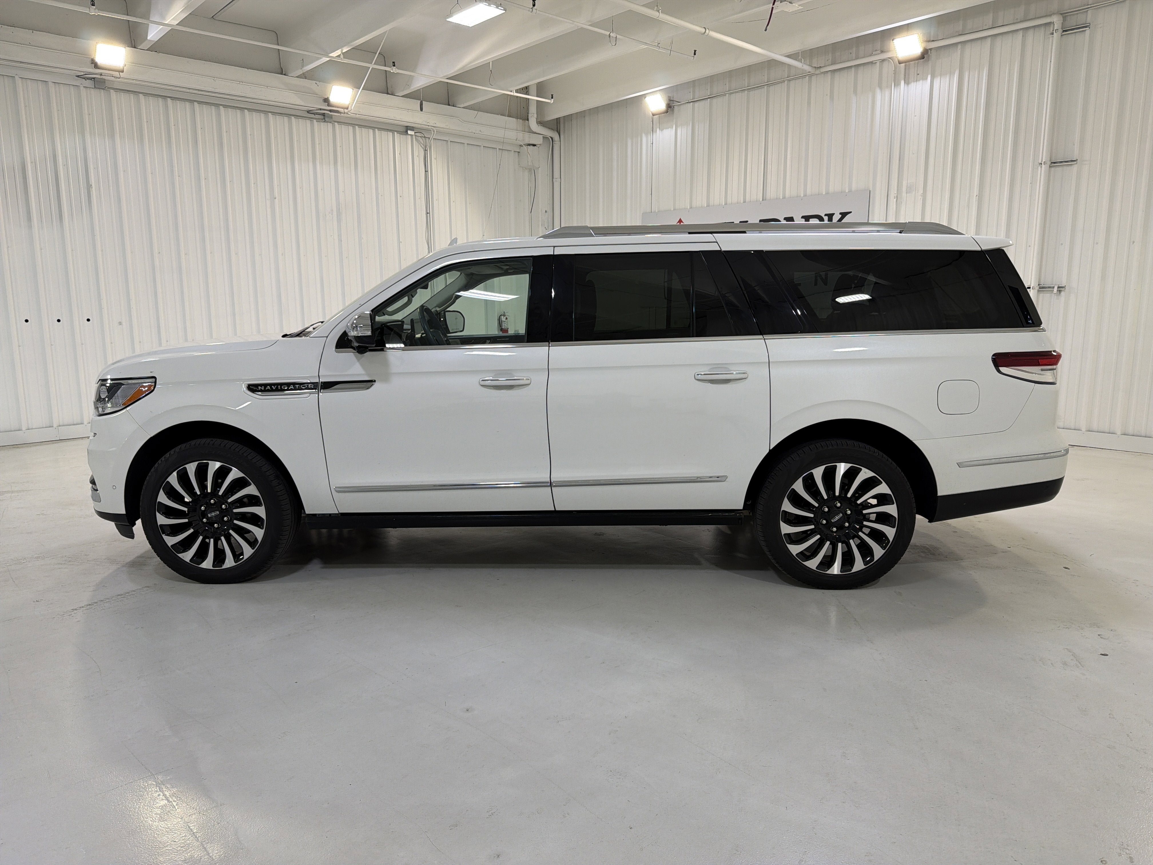 2023 Lincoln Navigator L Black Label