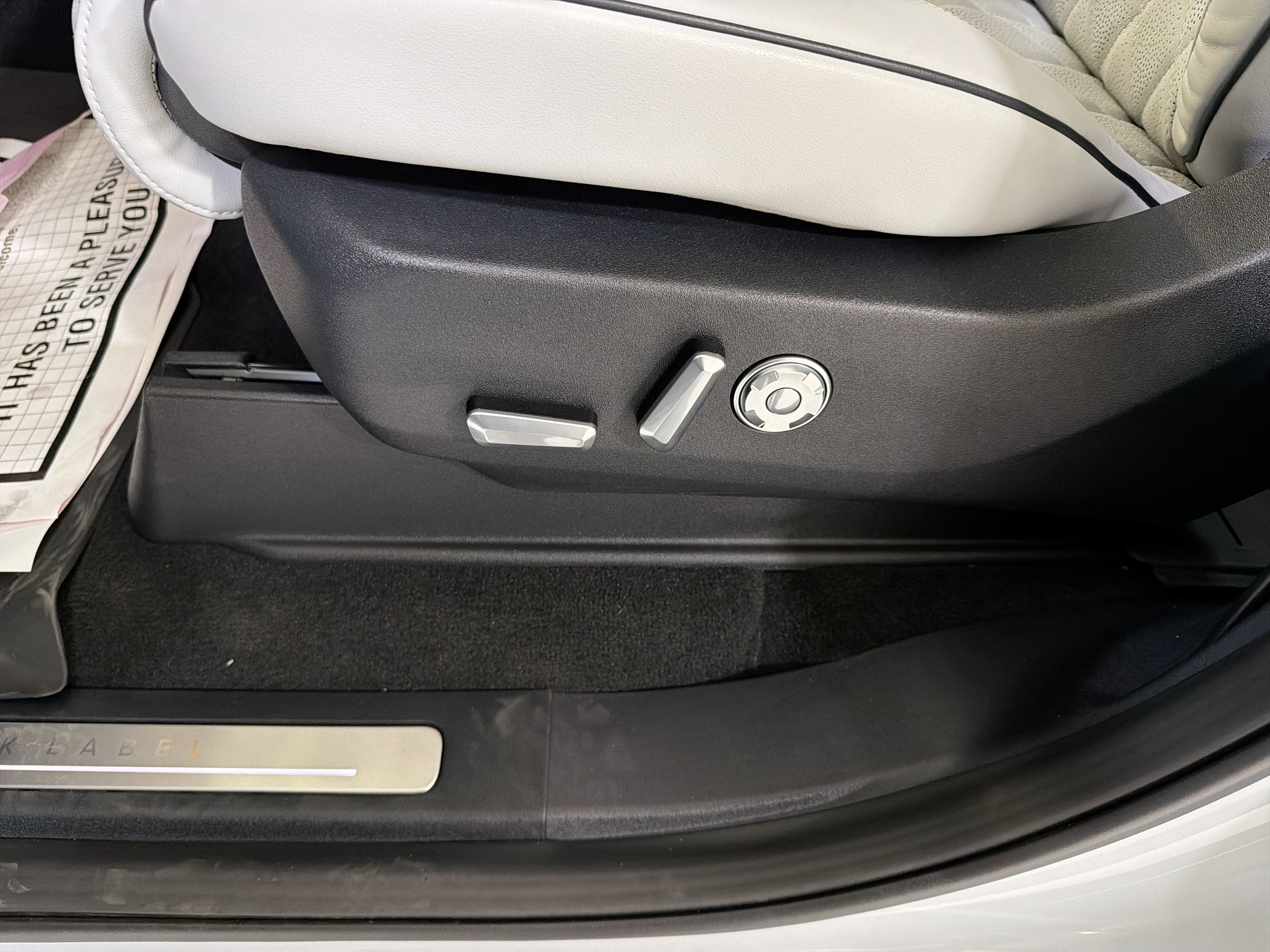 2025 Lincoln Navigator L Black Label