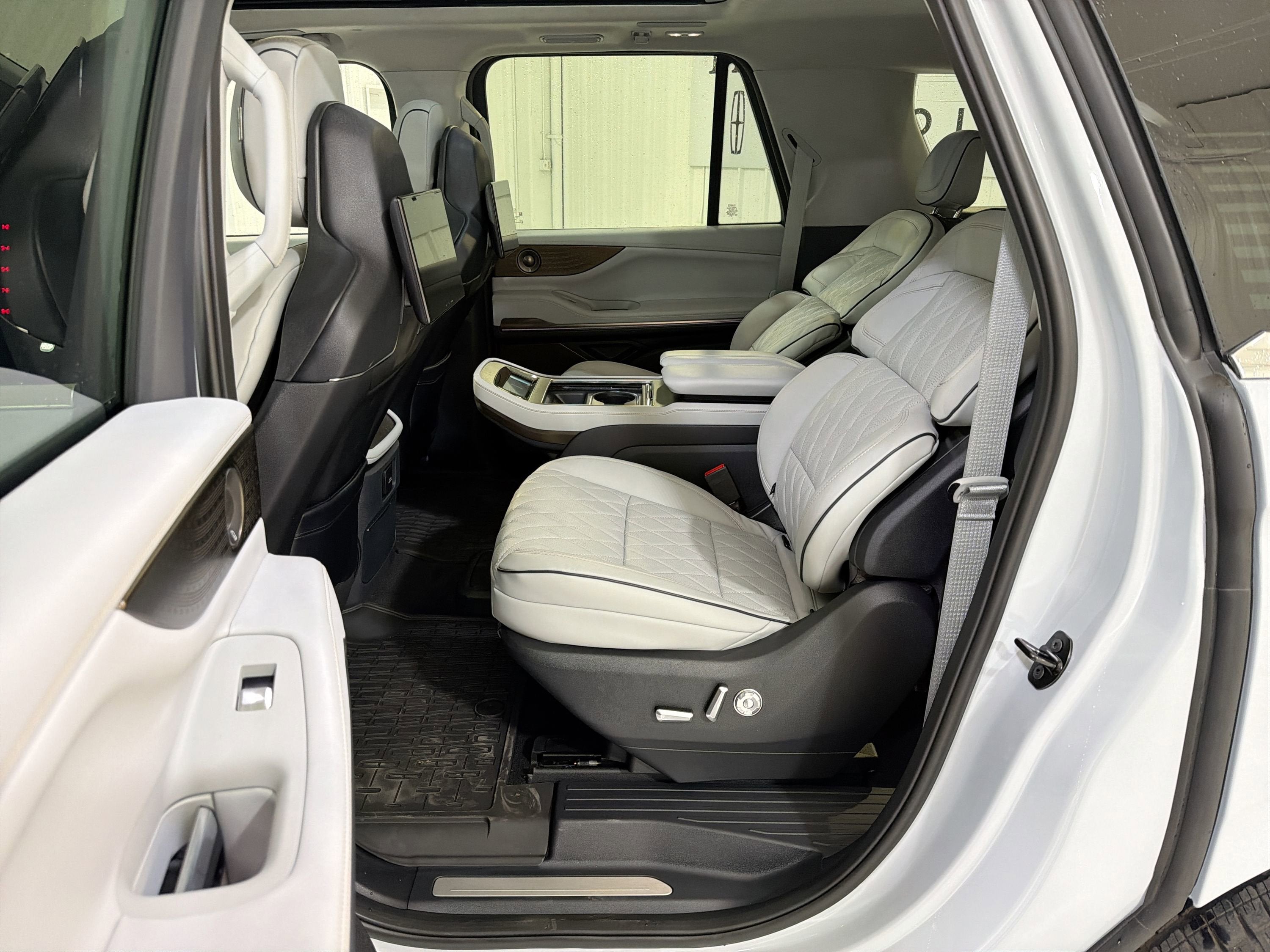 2025 Lincoln Navigator L Black Label