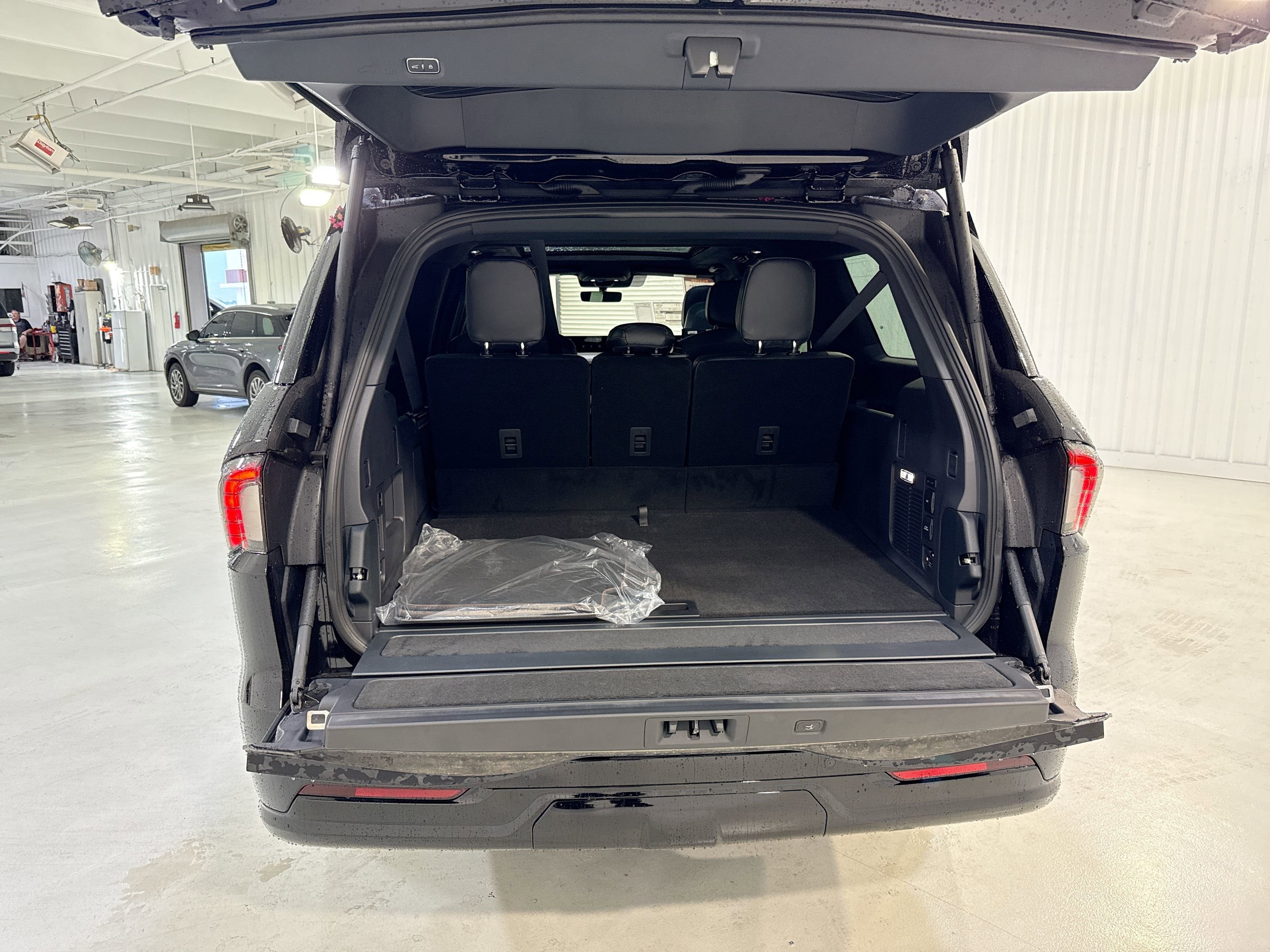 2025 Lincoln Navigator L Black Label