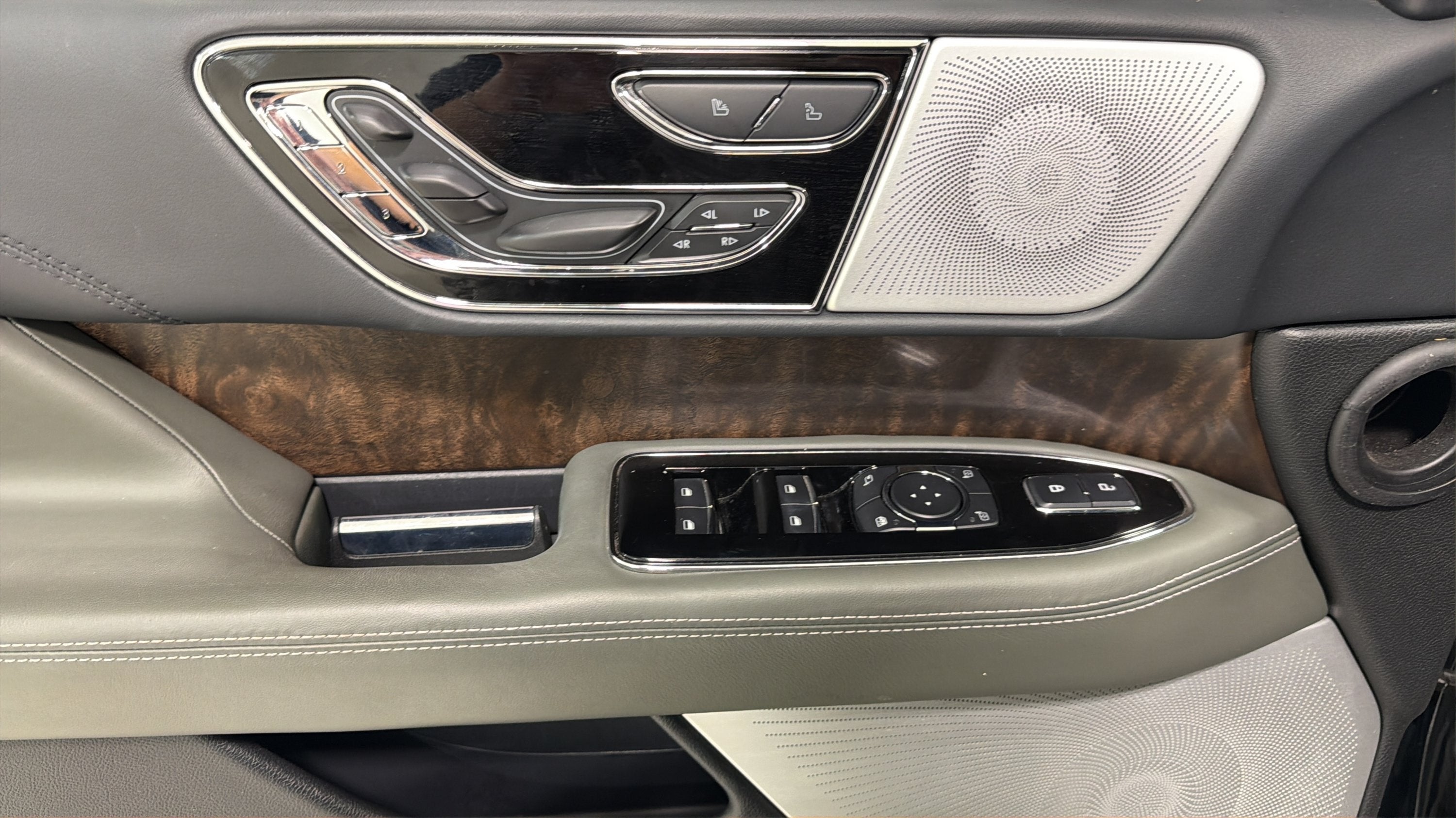 2022 Lincoln Navigator L Black Label