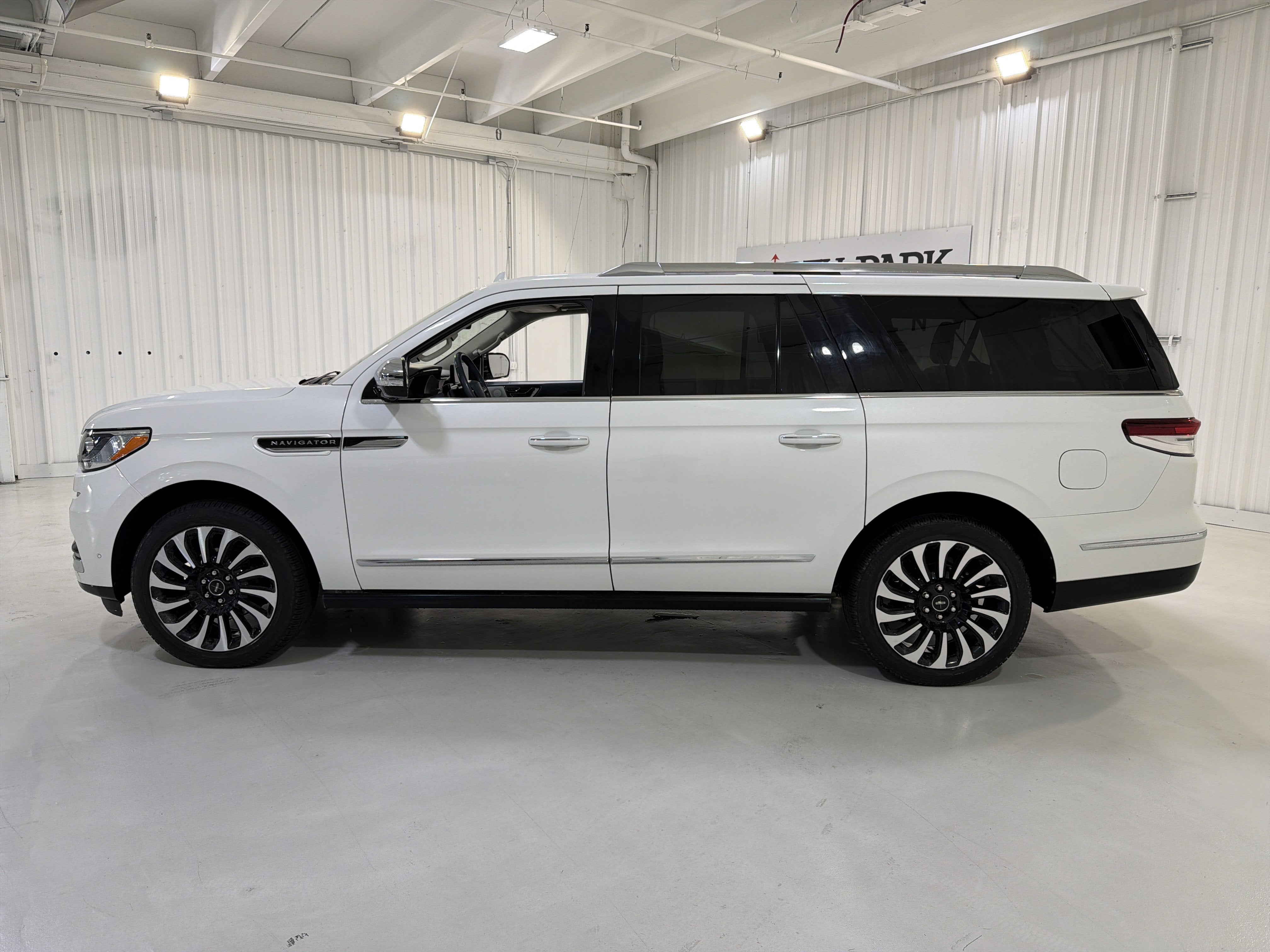 2022 Lincoln Navigator L Black Label