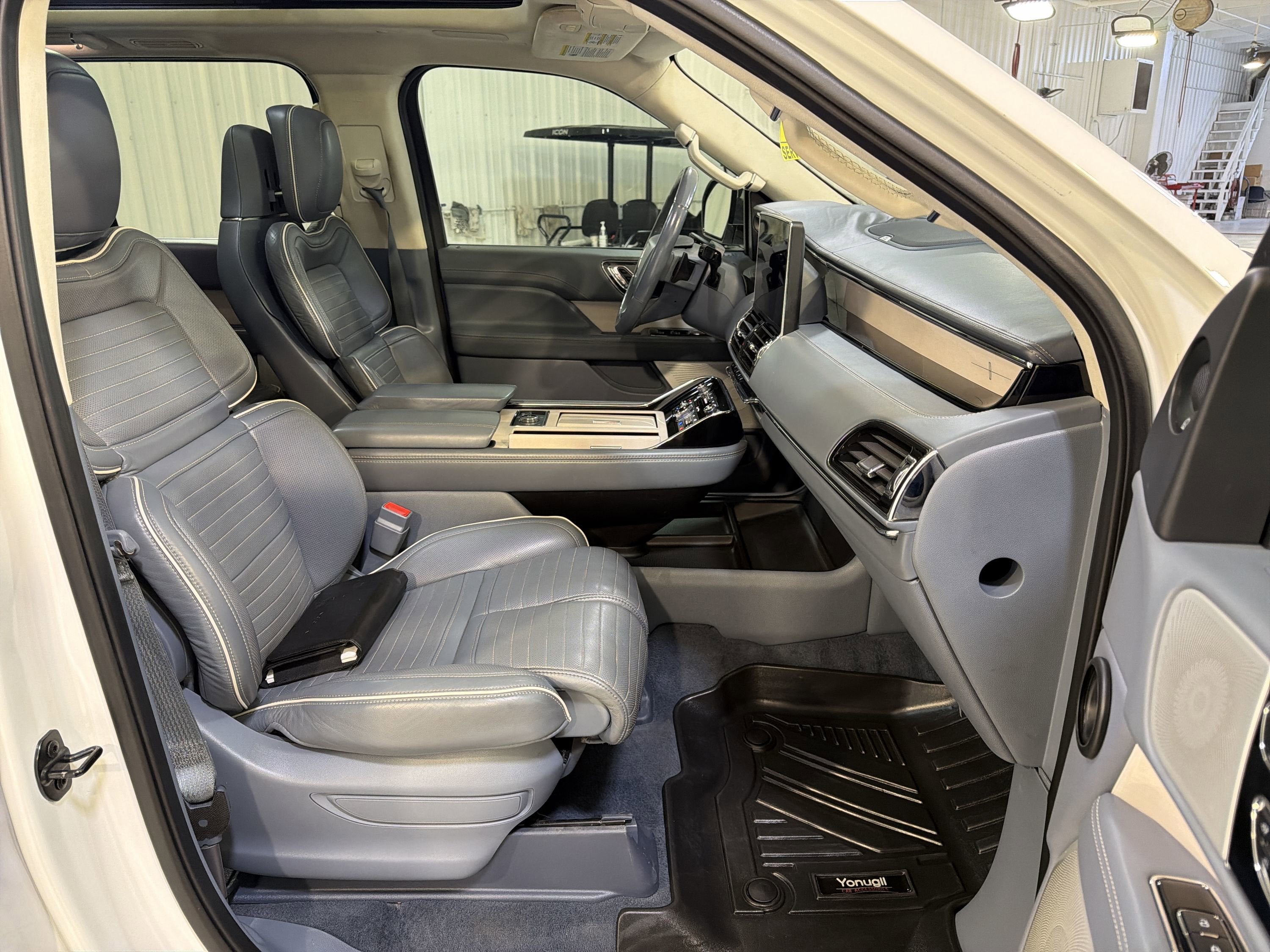 2022 Lincoln Navigator L Black Label