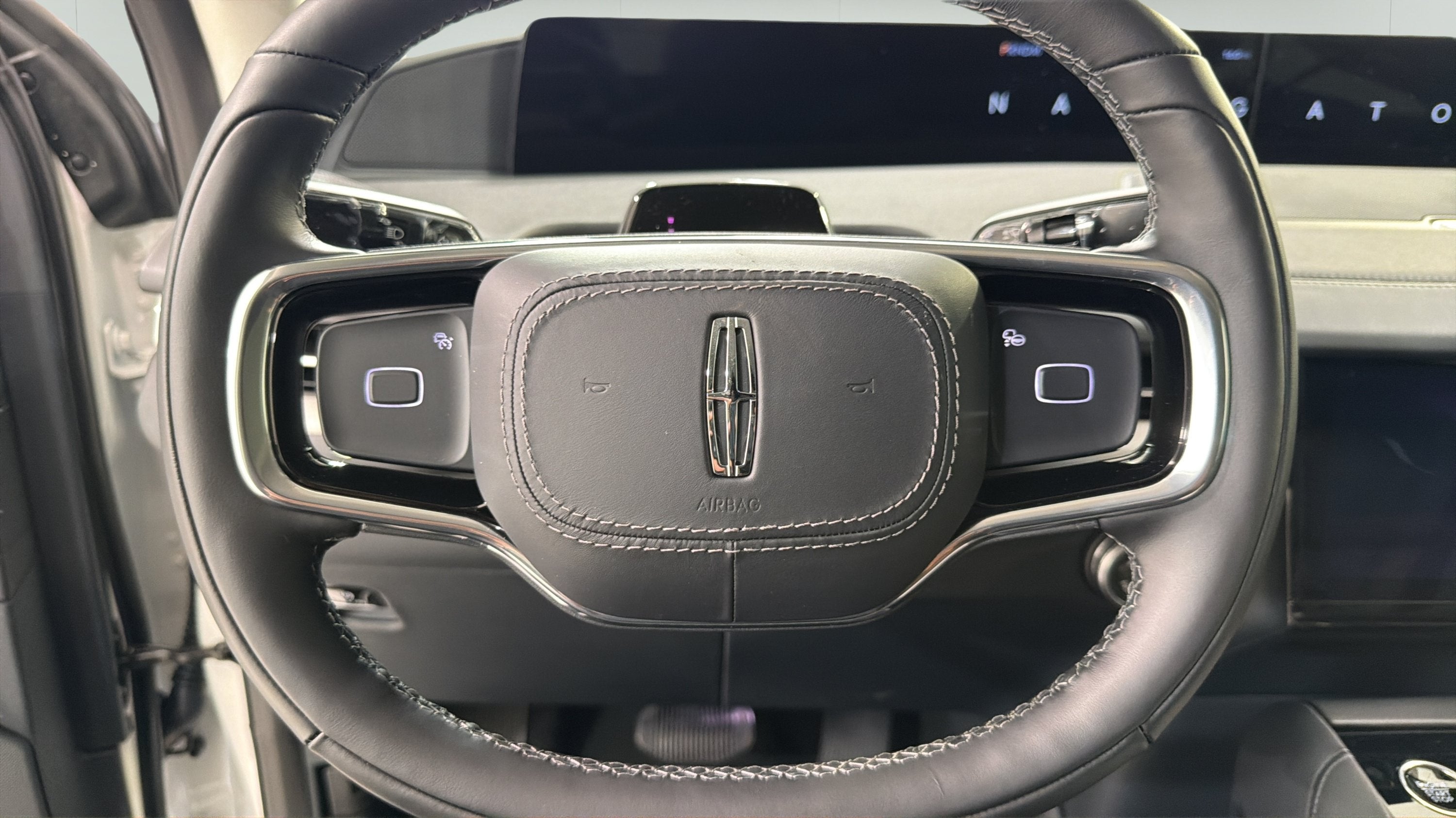 2027 Lincoln Navigator L Premiere