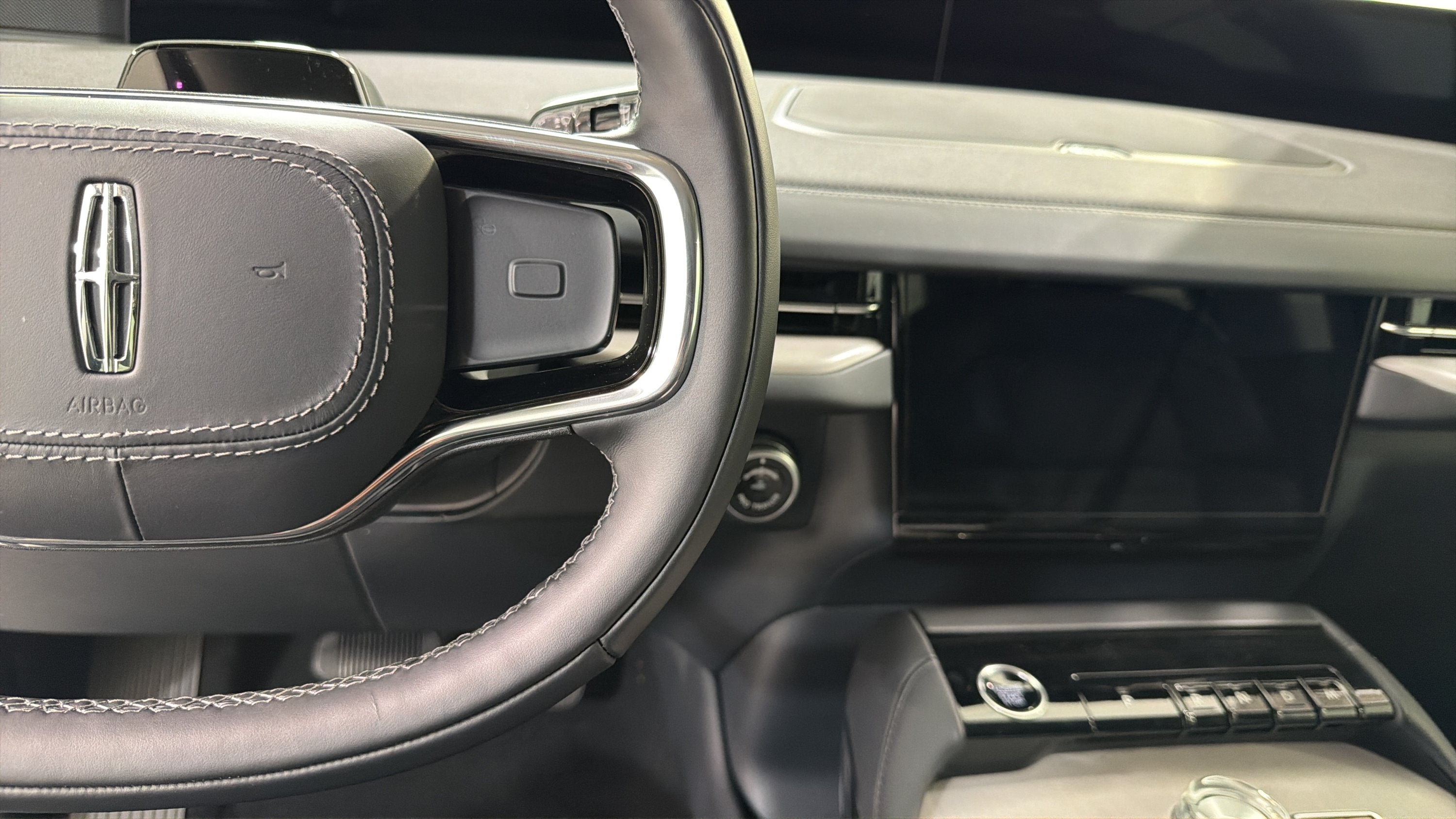 2027 Lincoln Navigator L Premiere