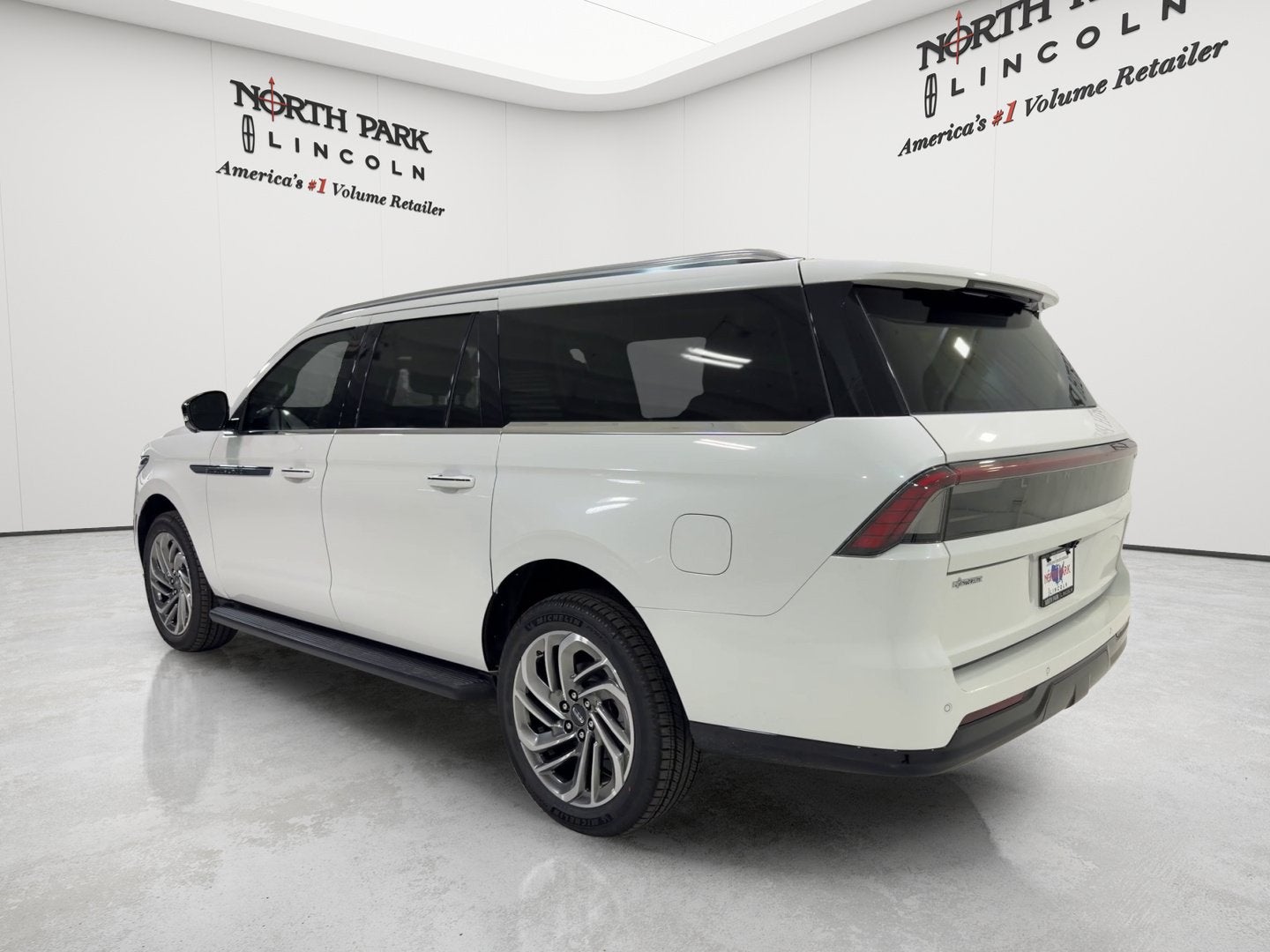 2027 Lincoln Navigator L Premiere