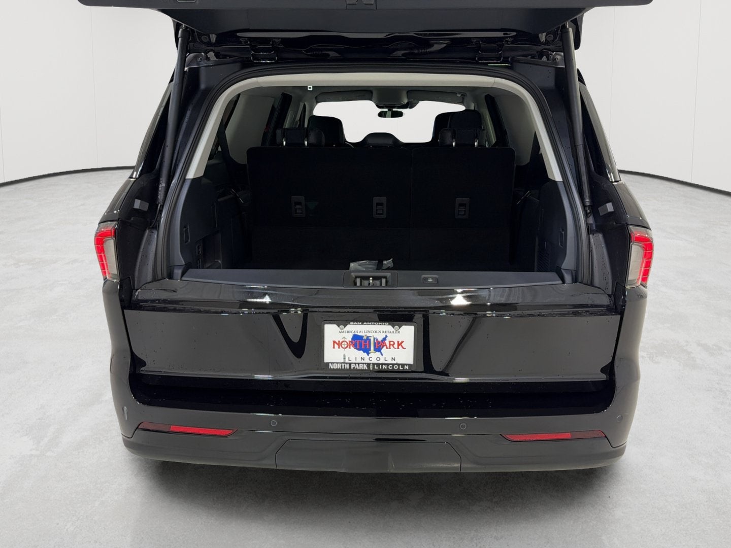 2027 Lincoln Navigator L Premiere