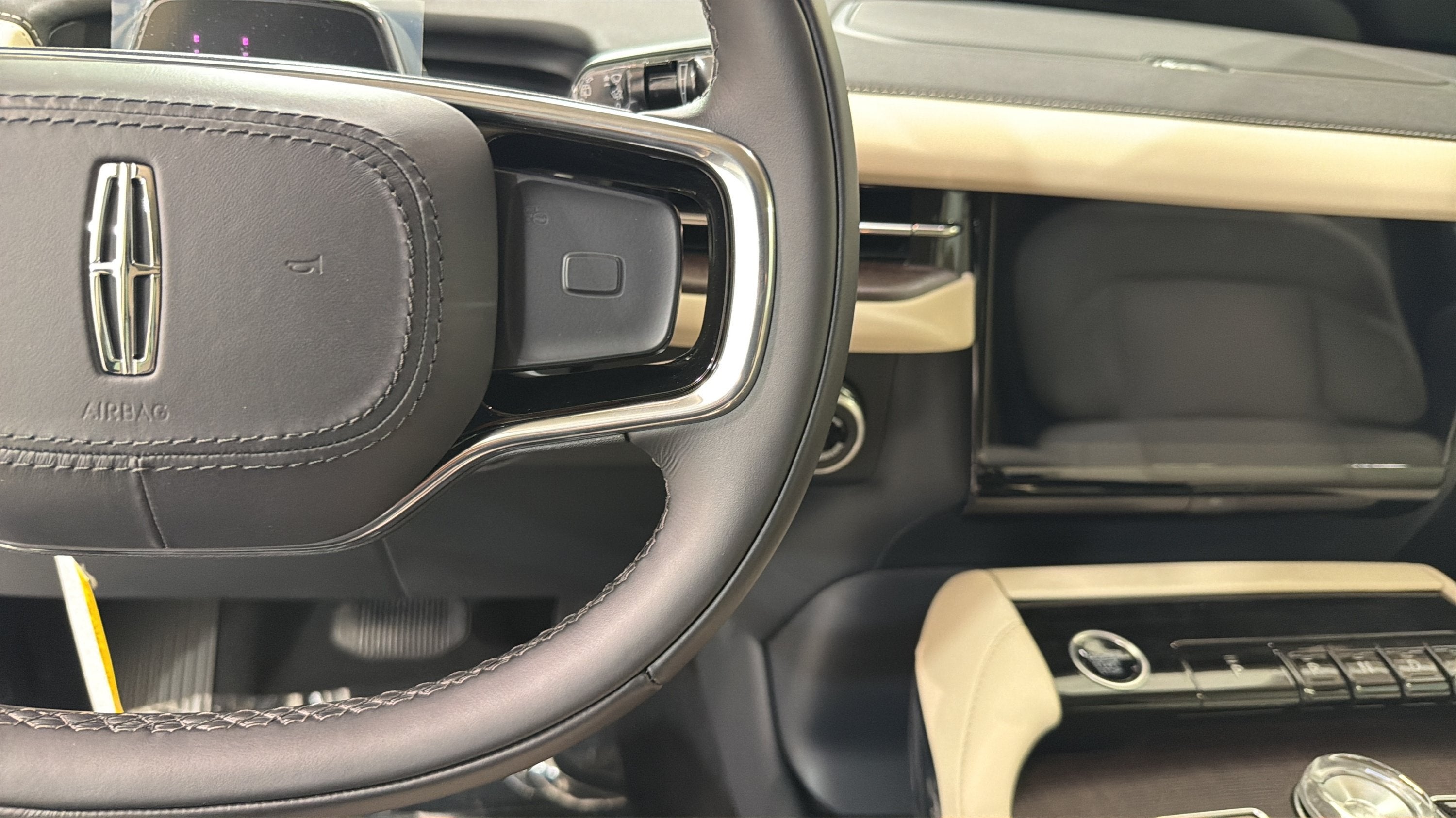 2027 Lincoln Navigator L Premiere