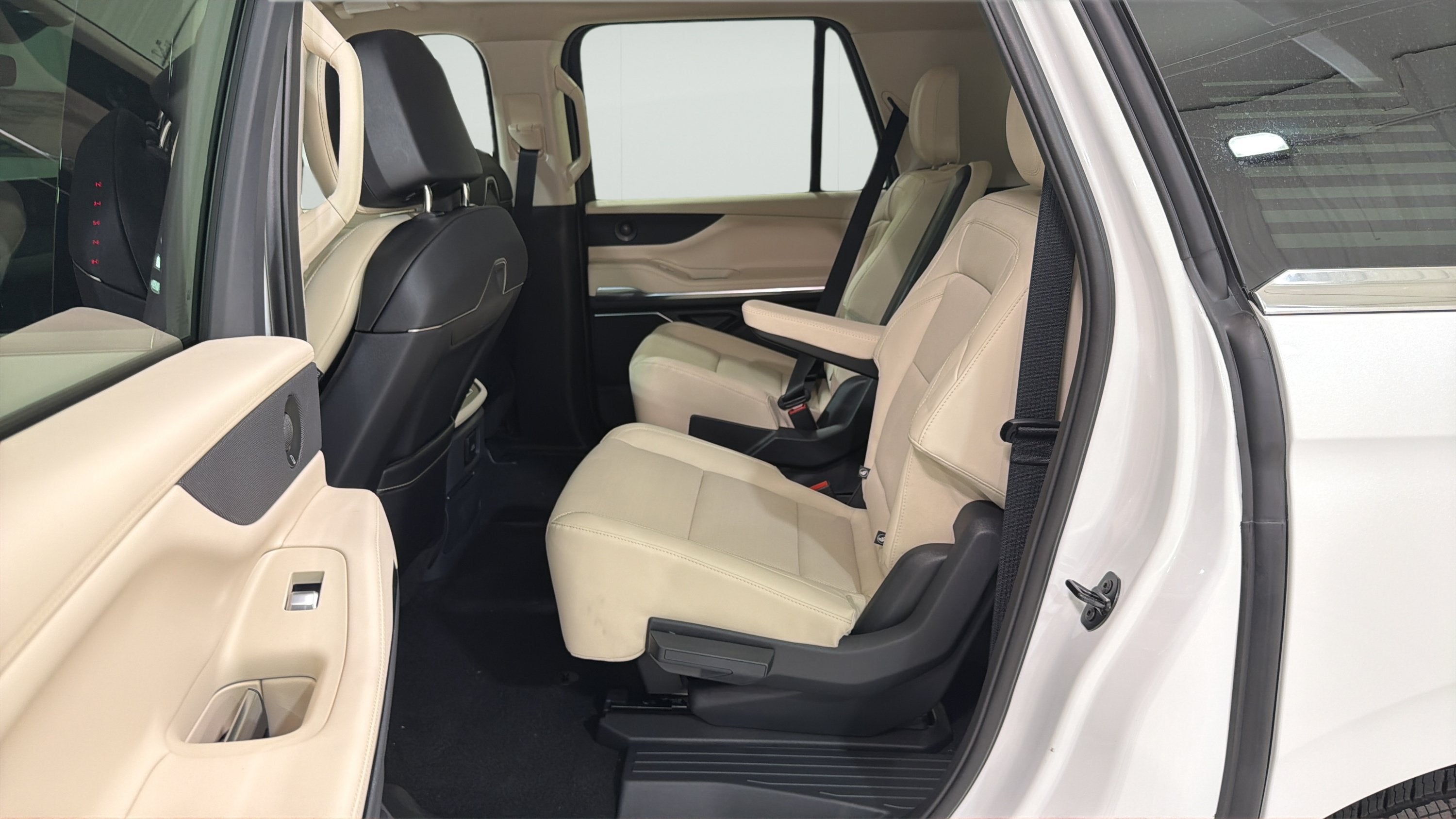 2027 Lincoln Navigator L Premiere