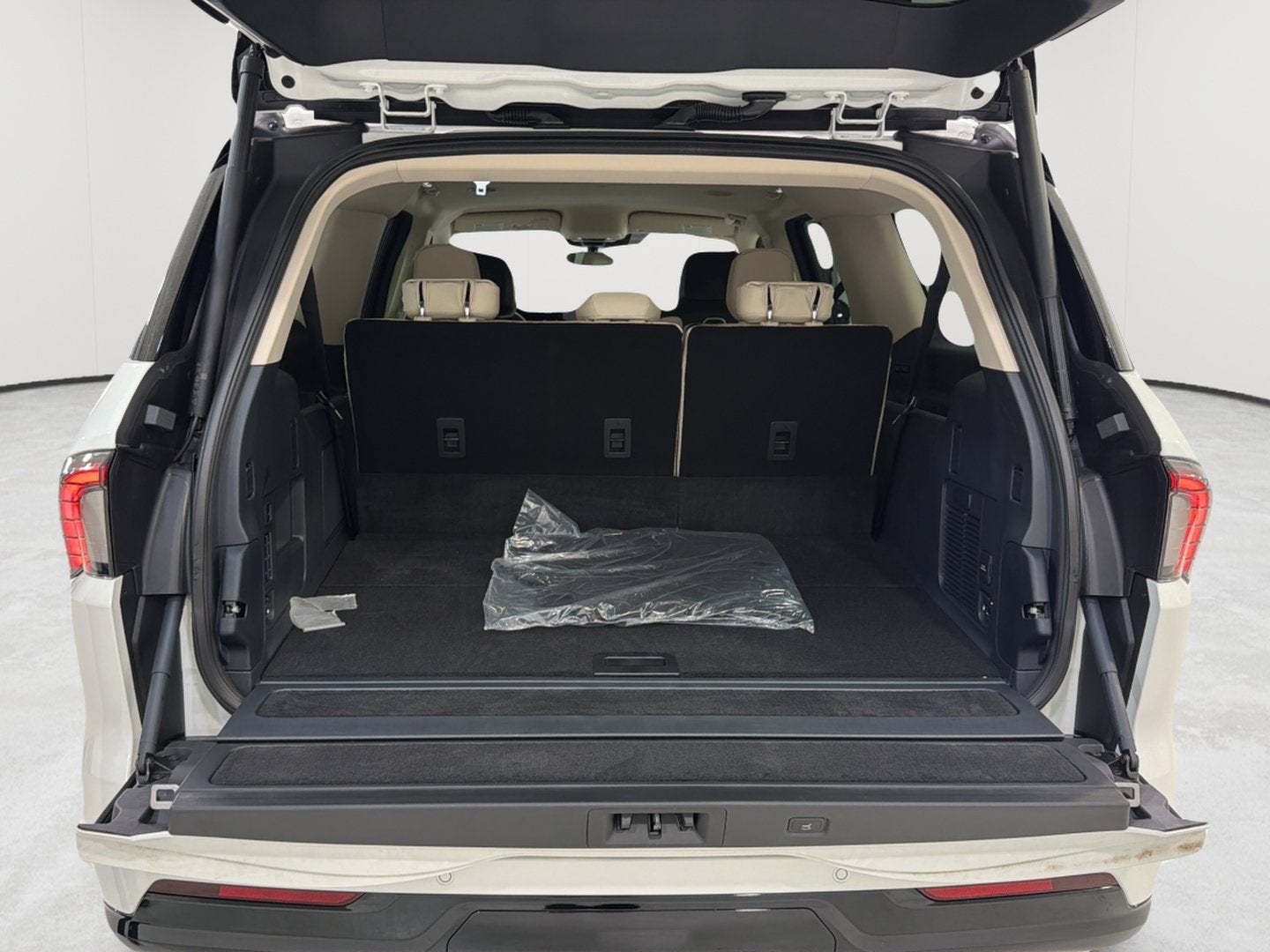 2027 Lincoln Navigator L Premiere