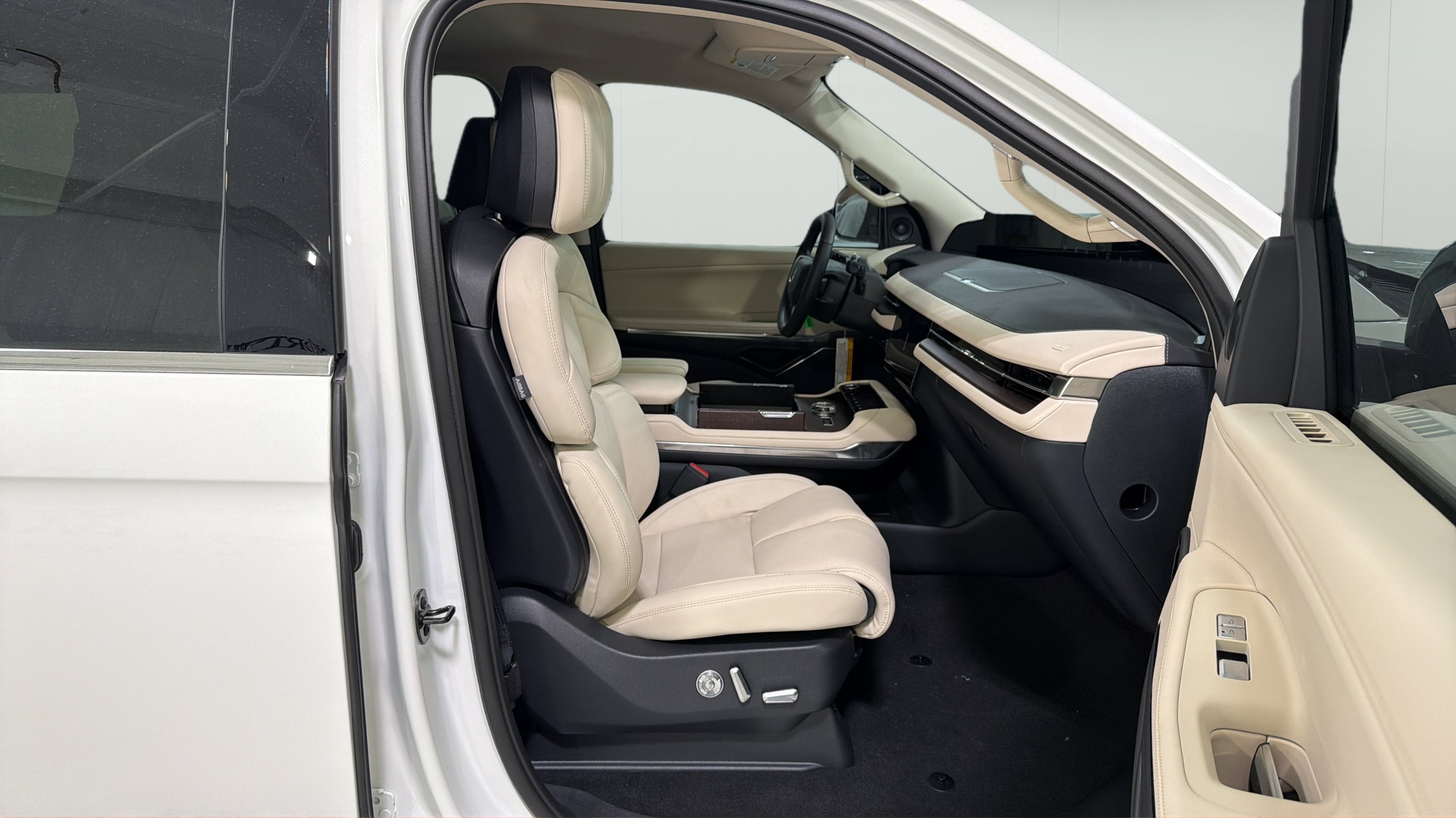 2027 Lincoln Navigator L Premiere