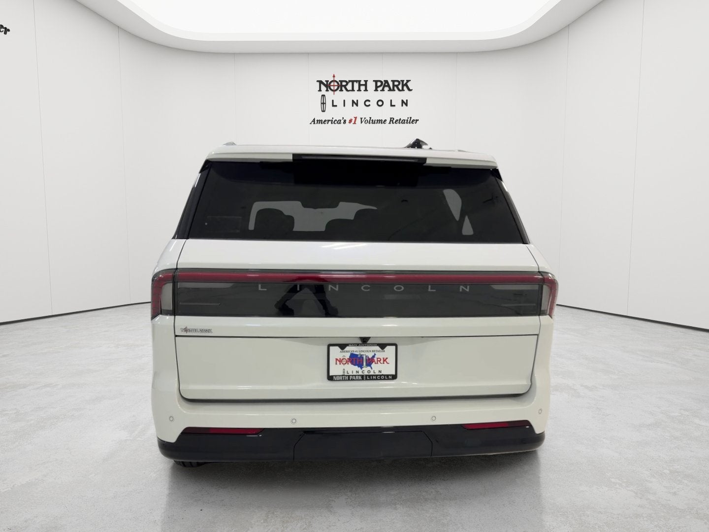 2027 Lincoln Navigator L Premiere