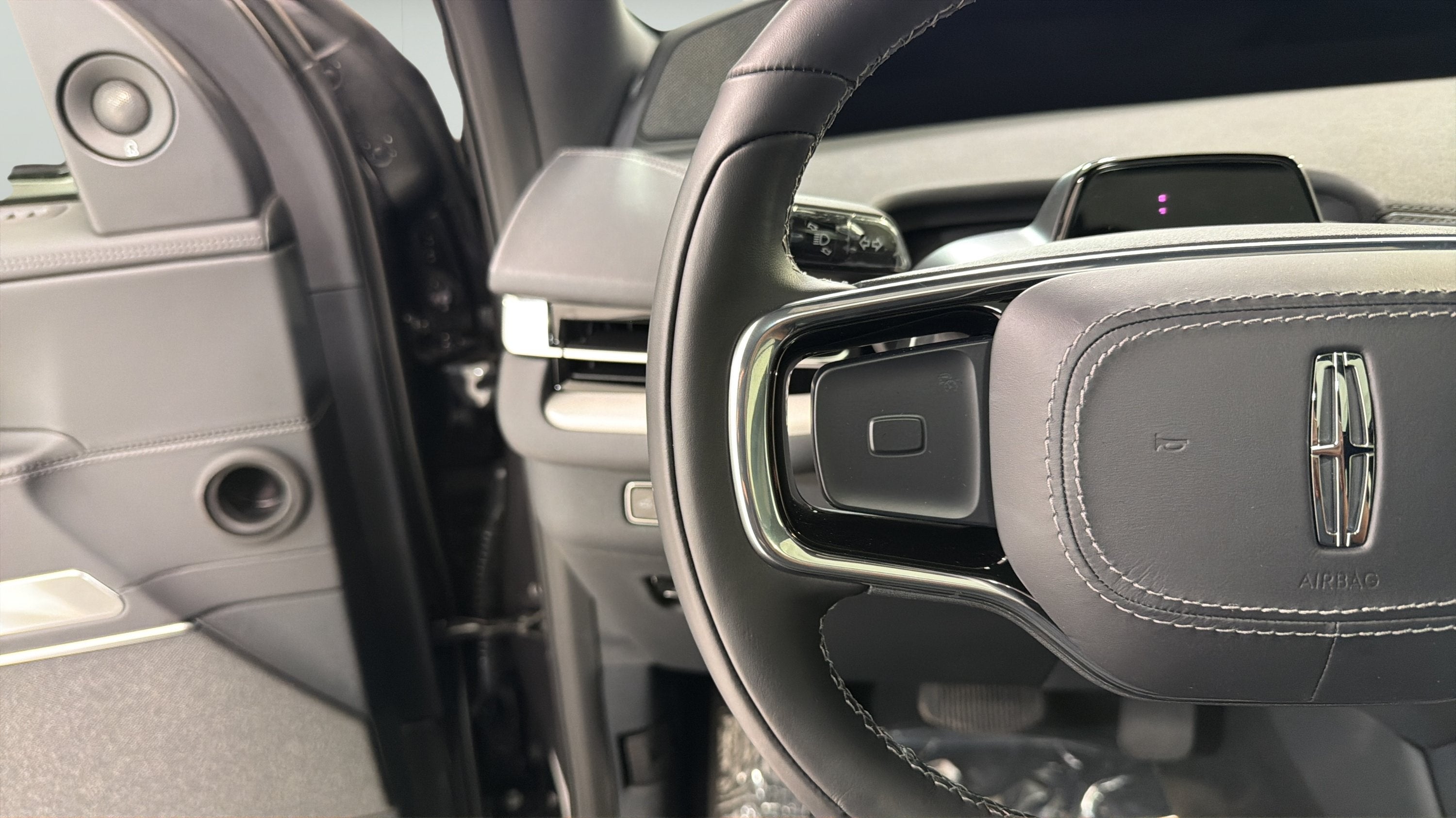 2027 Lincoln Navigator L Reserve