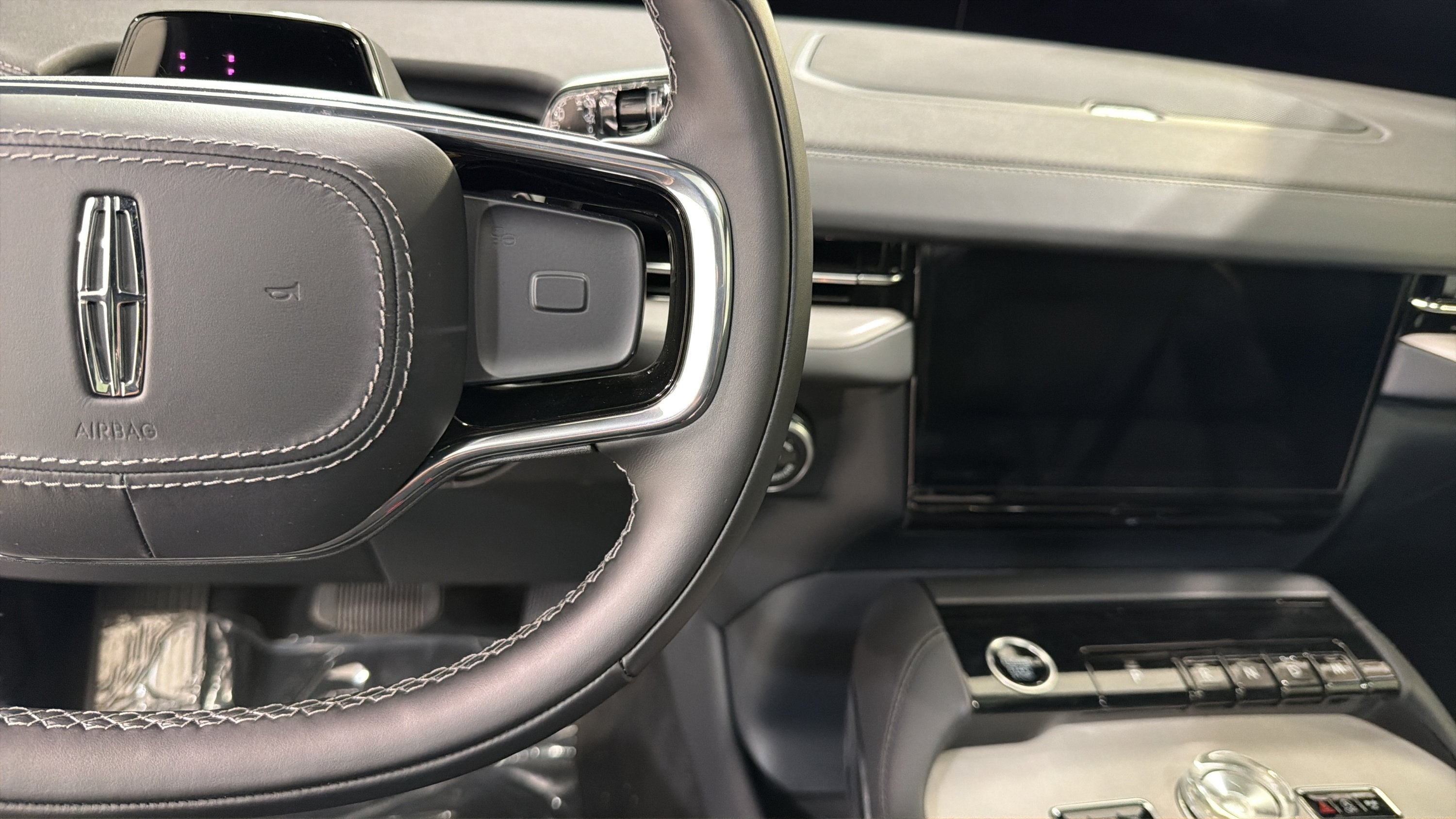 2027 Lincoln Navigator L Reserve