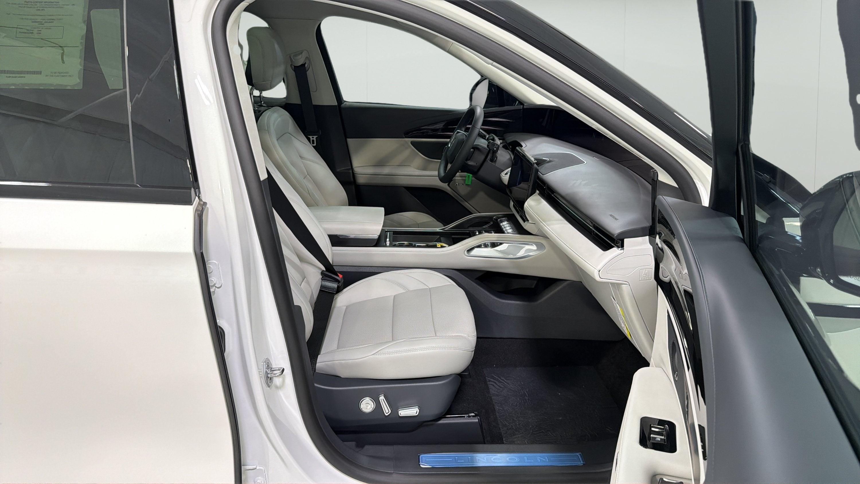 2026 Lincoln Nautilus Premiere Hybrid