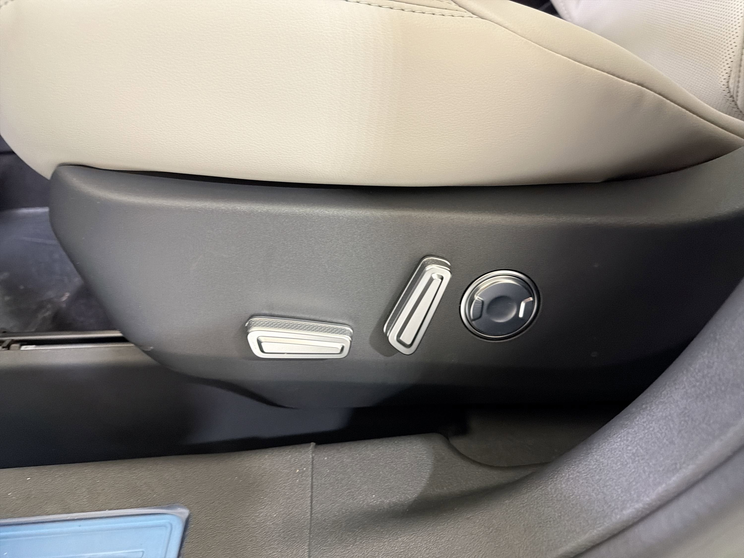 2026 Lincoln Nautilus Premiere Hybrid