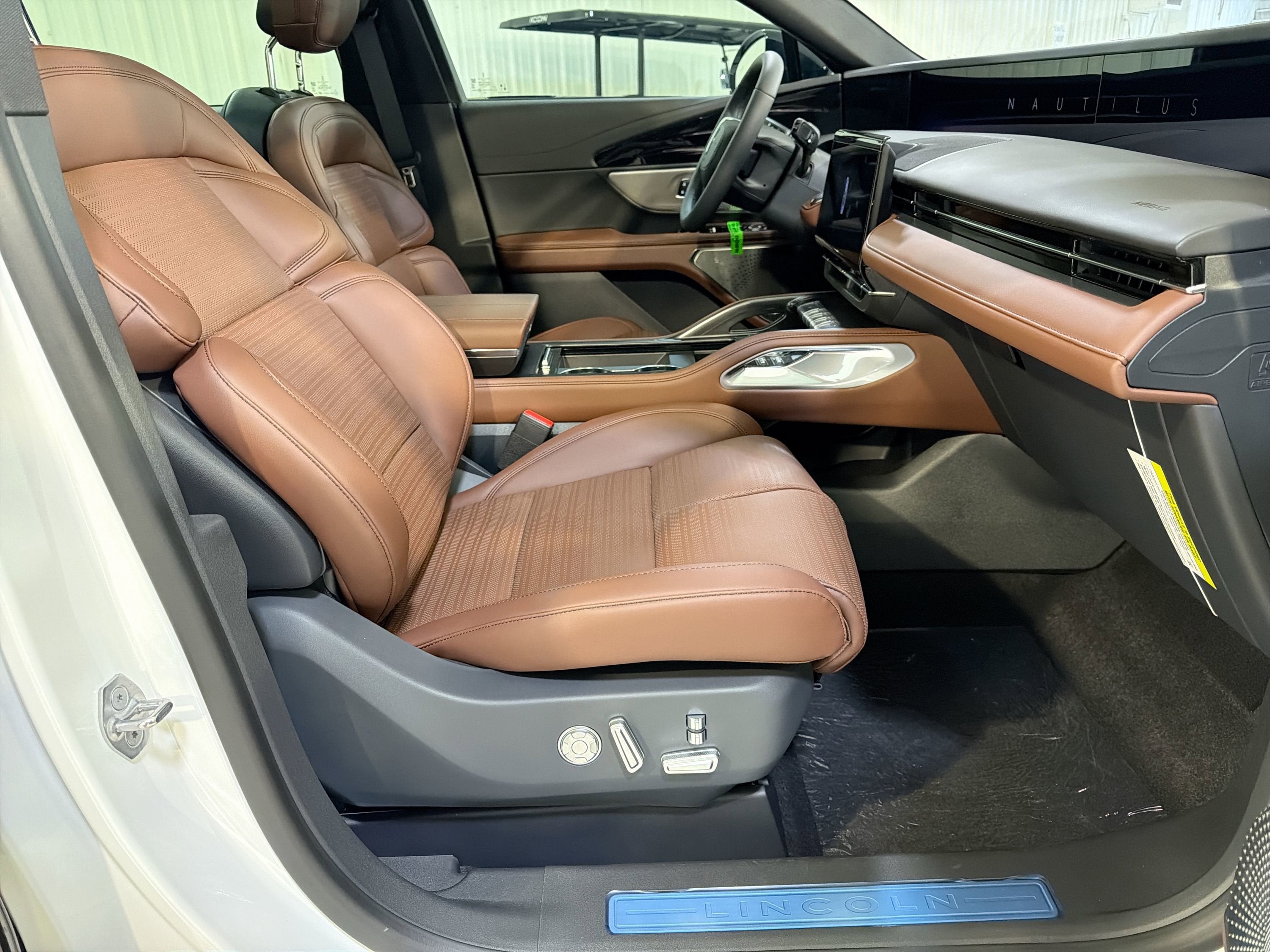 2026 Lincoln Nautilus Reserve Hybrid