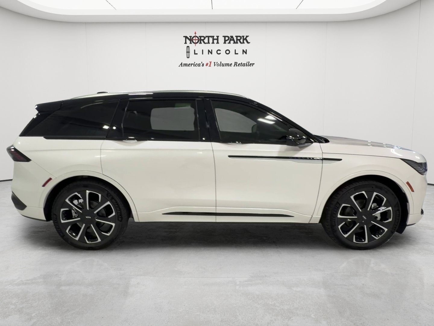 2026 Lincoln Nautilus Reserve Hybrid