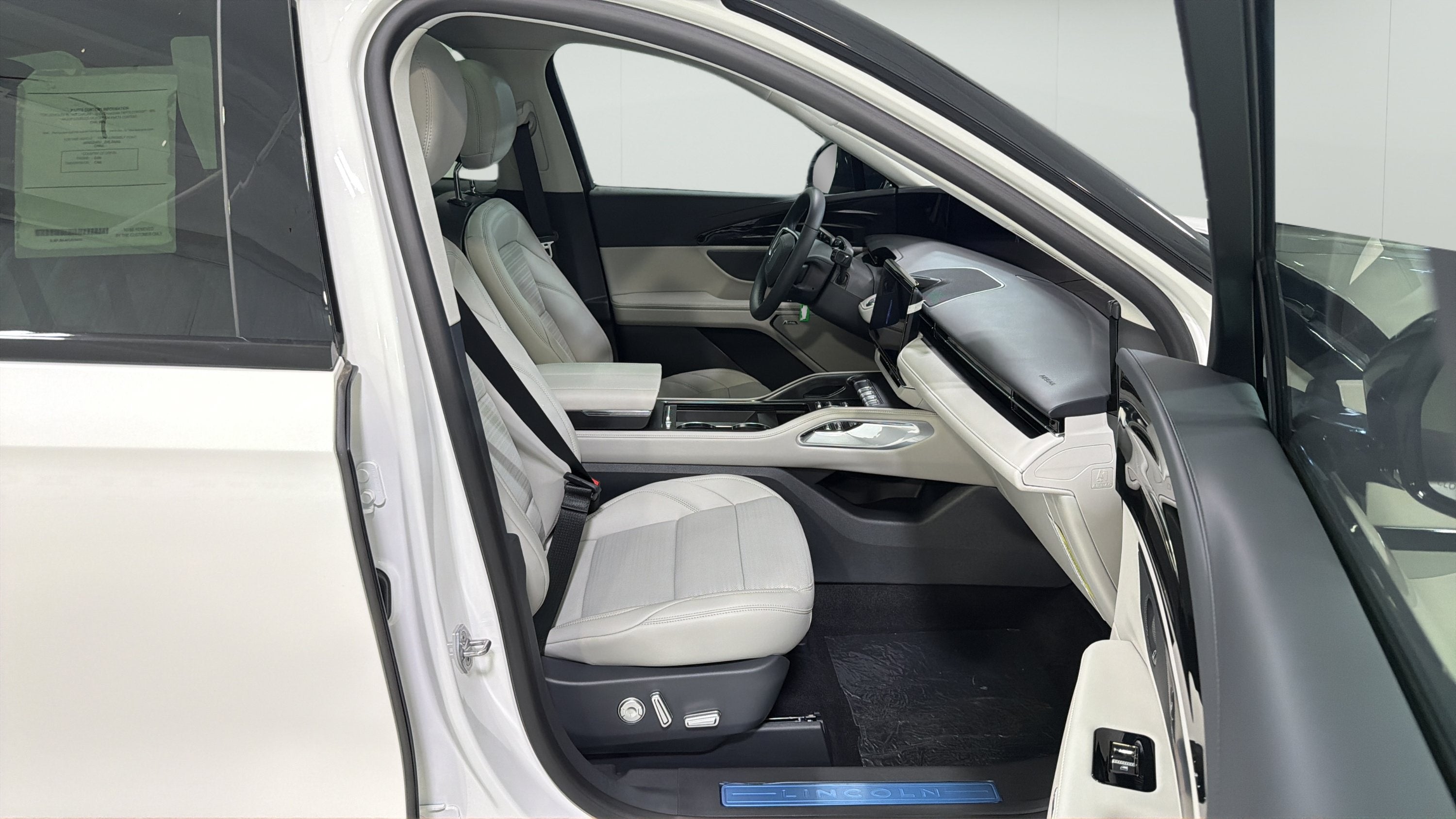 2026 Lincoln Nautilus Reserve Hybrid