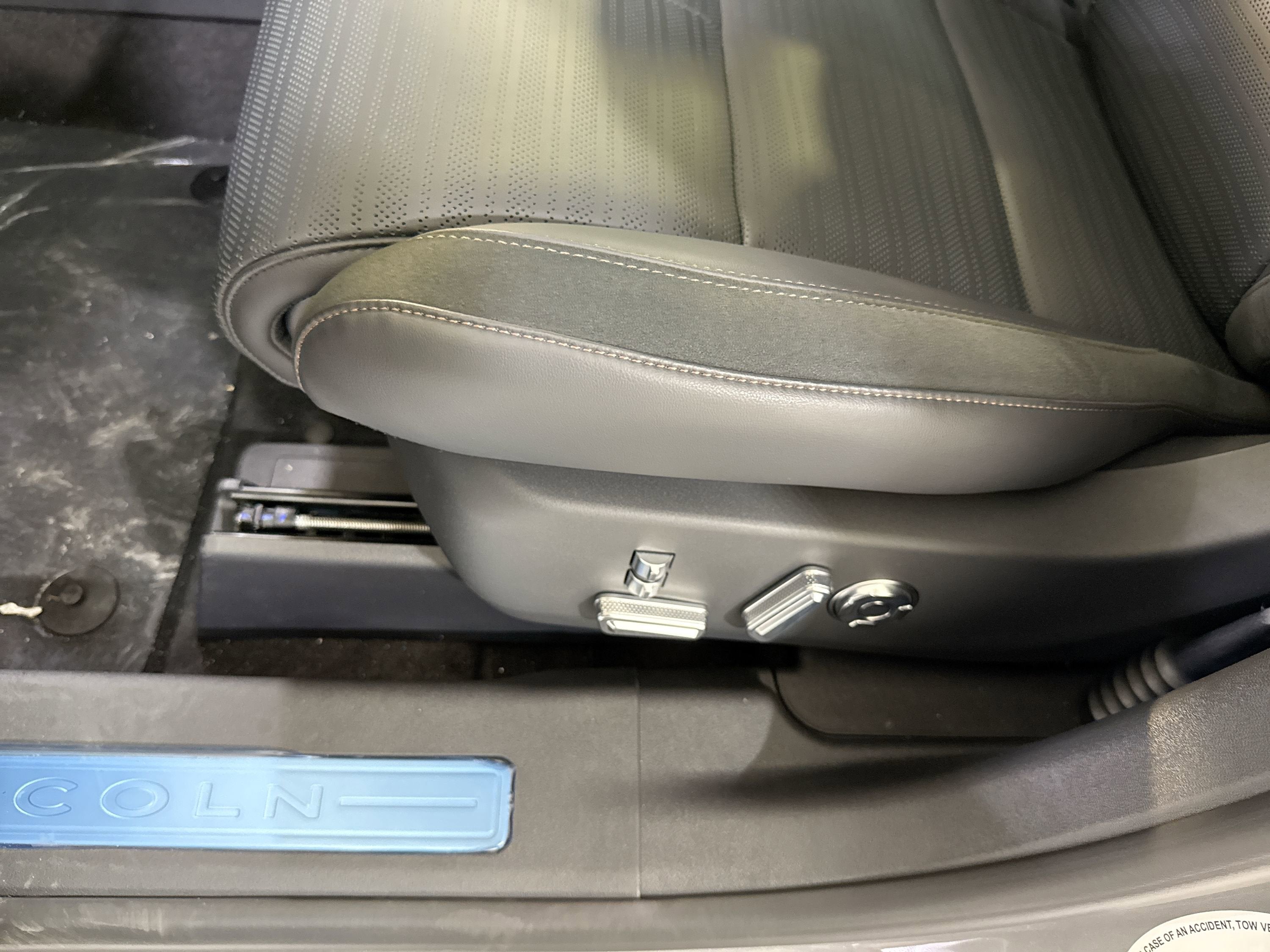 2025 Lincoln Nautilus Reserve Hybrid