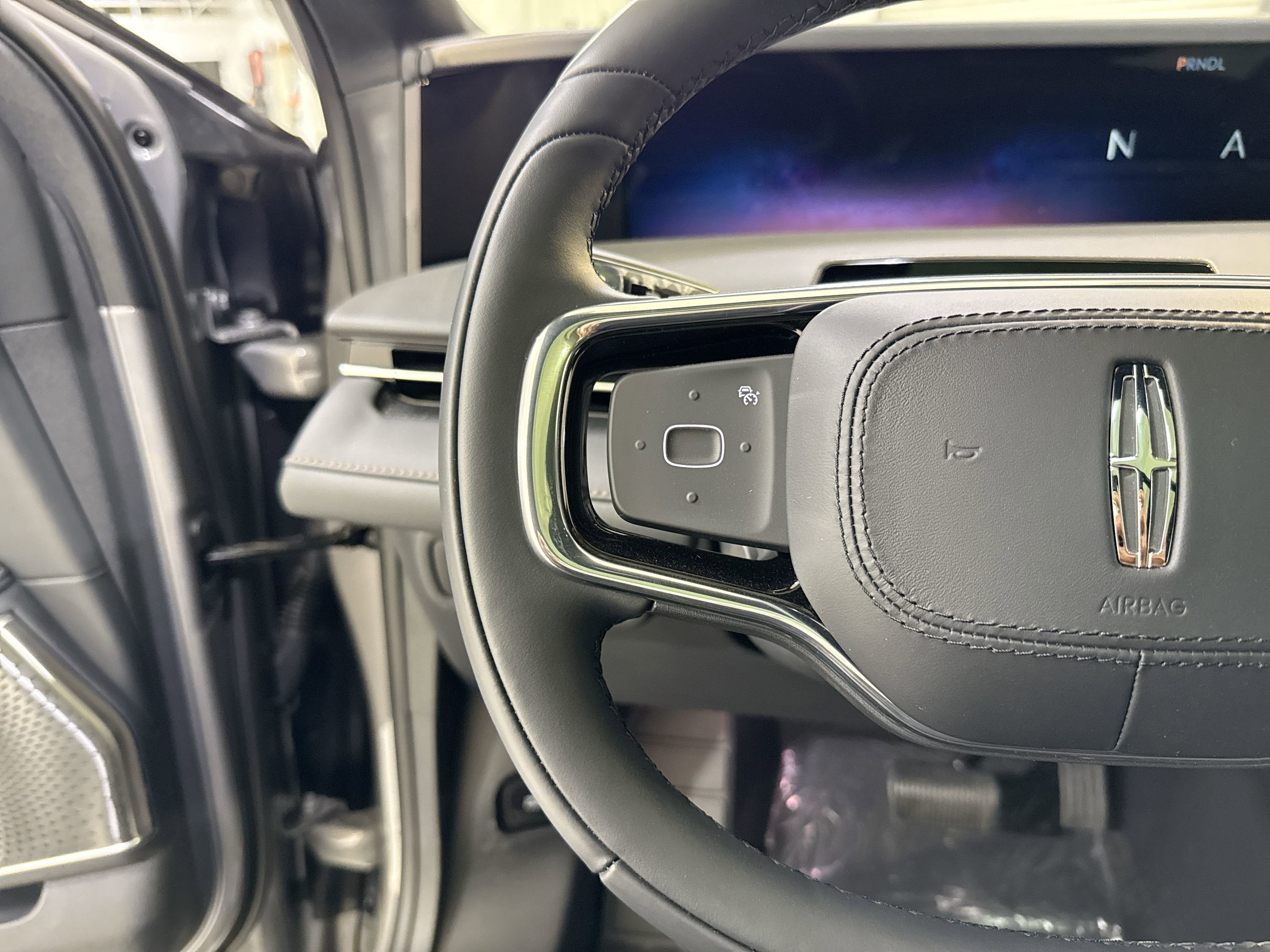 2025 Lincoln Nautilus Reserve Hybrid