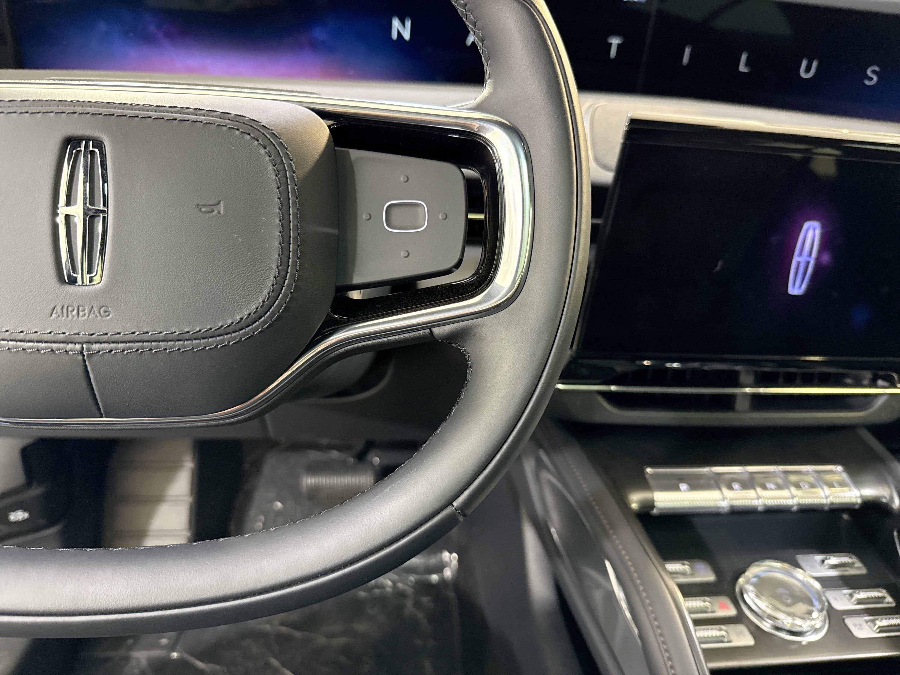 2025 Lincoln Nautilus Reserve Hybrid