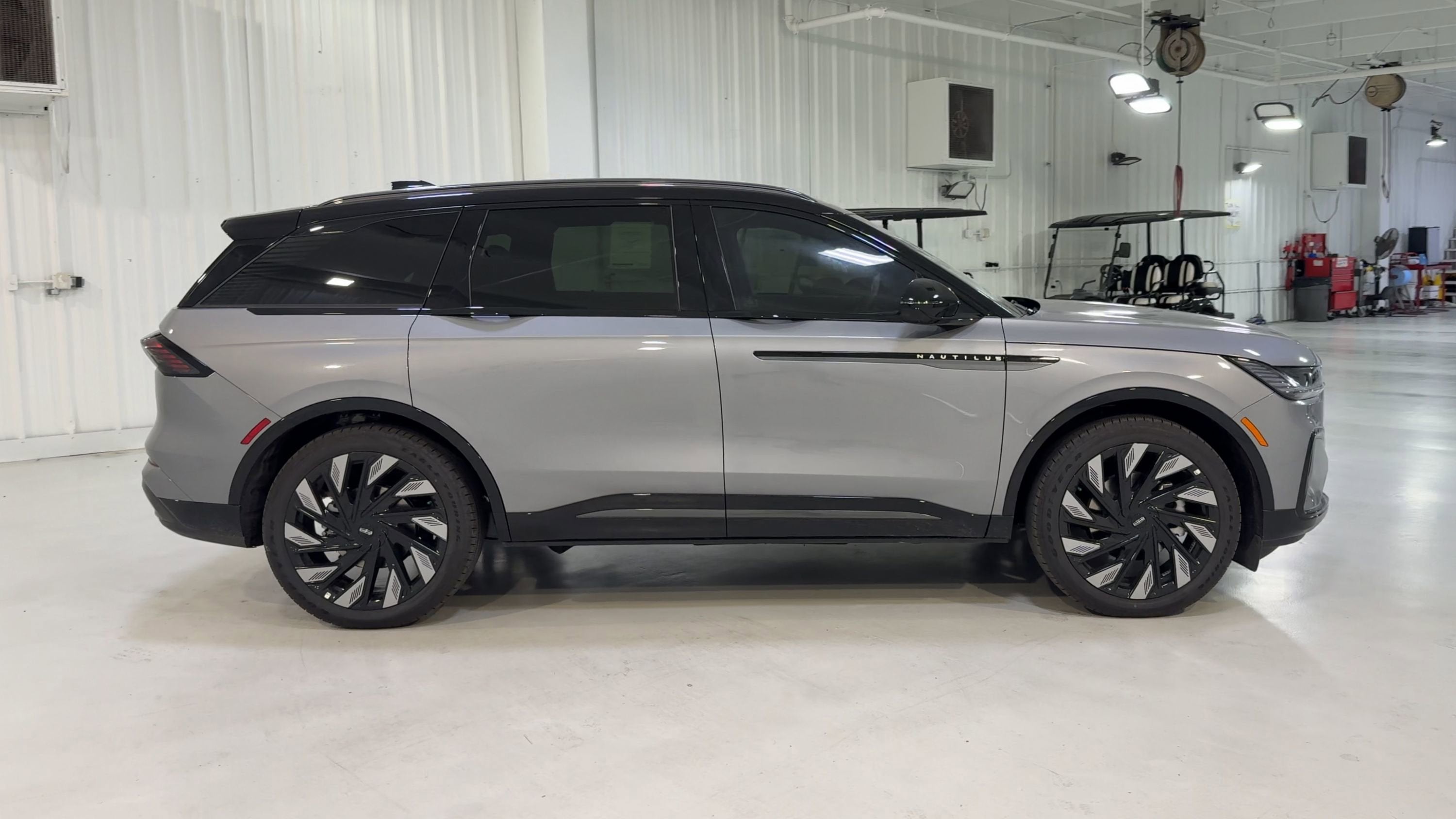 2025 Lincoln Nautilus Reserve Hybrid