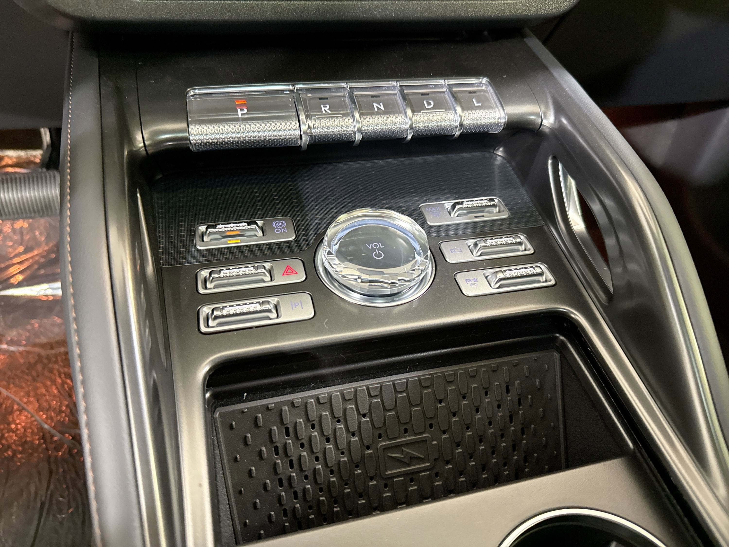 2025 Lincoln Nautilus Reserve Hybrid