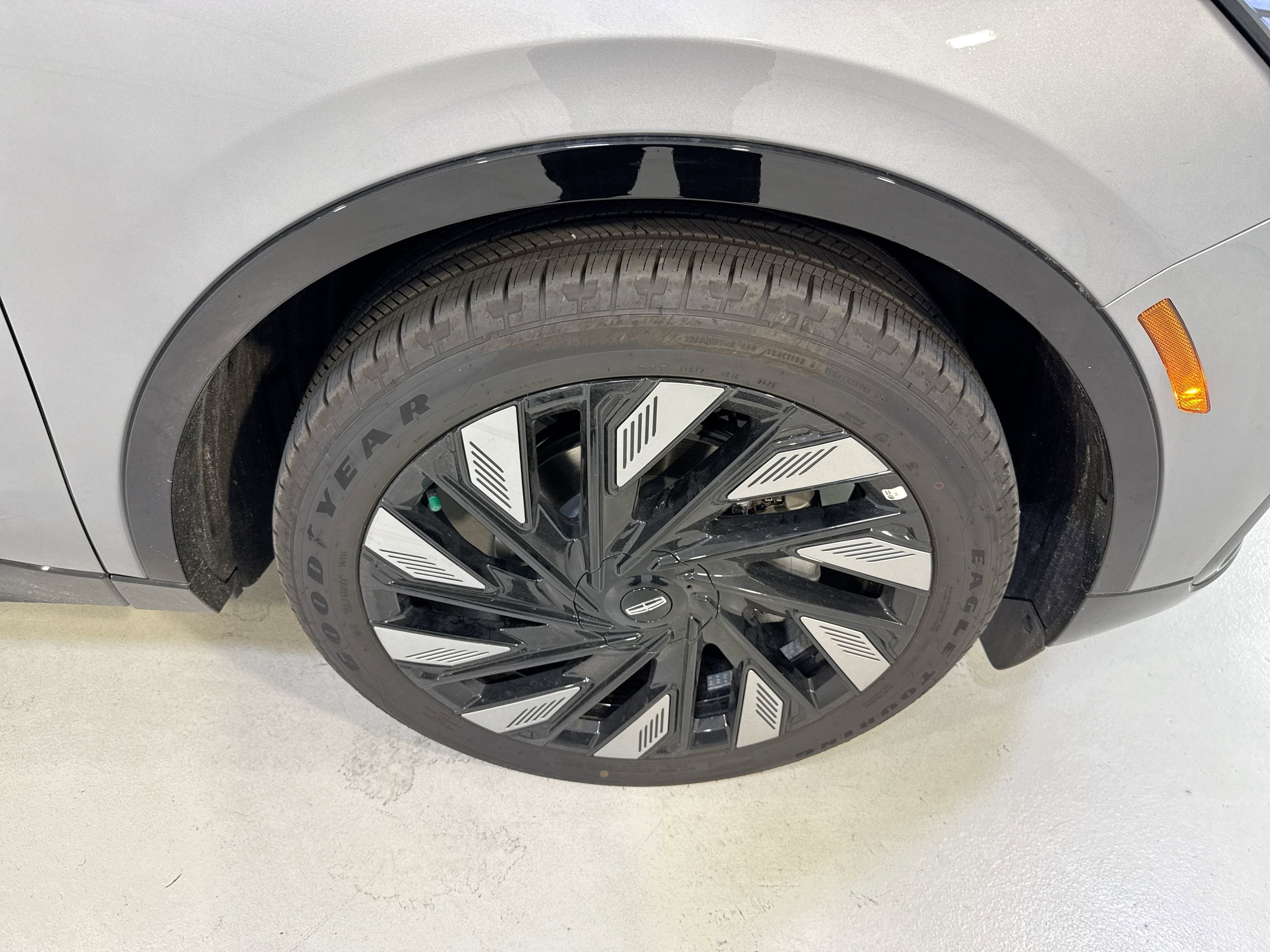 2025 Lincoln Nautilus Reserve Hybrid