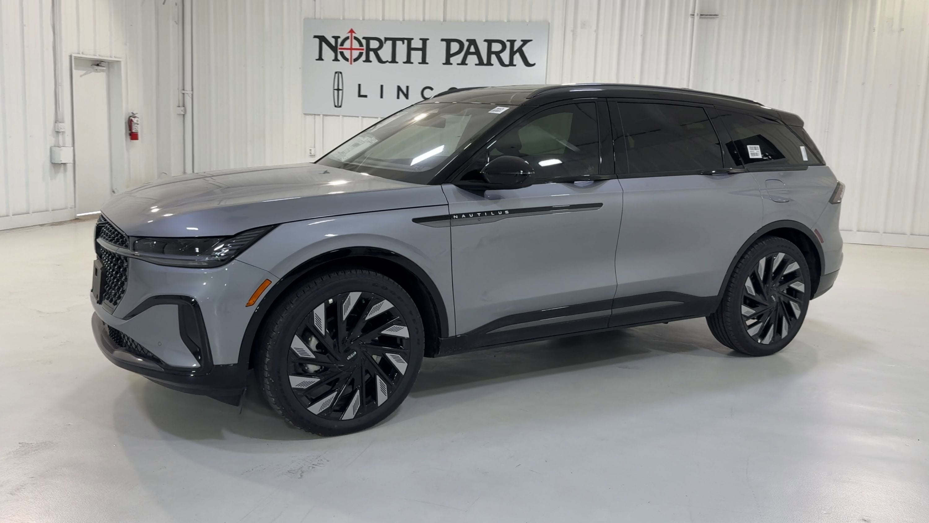 2025 Lincoln Nautilus Reserve Hybrid