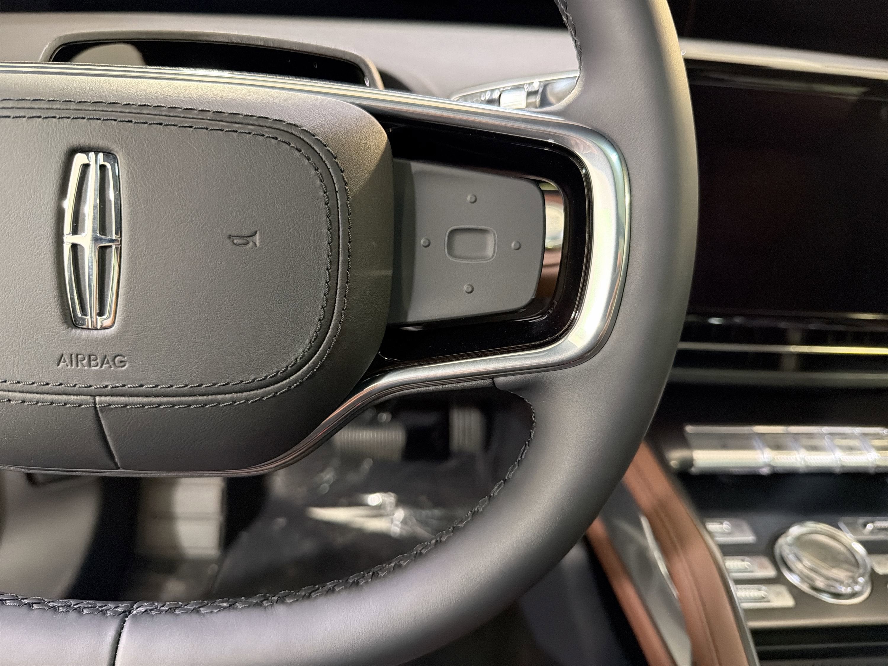 2026 Lincoln Nautilus Reserve Hybrid