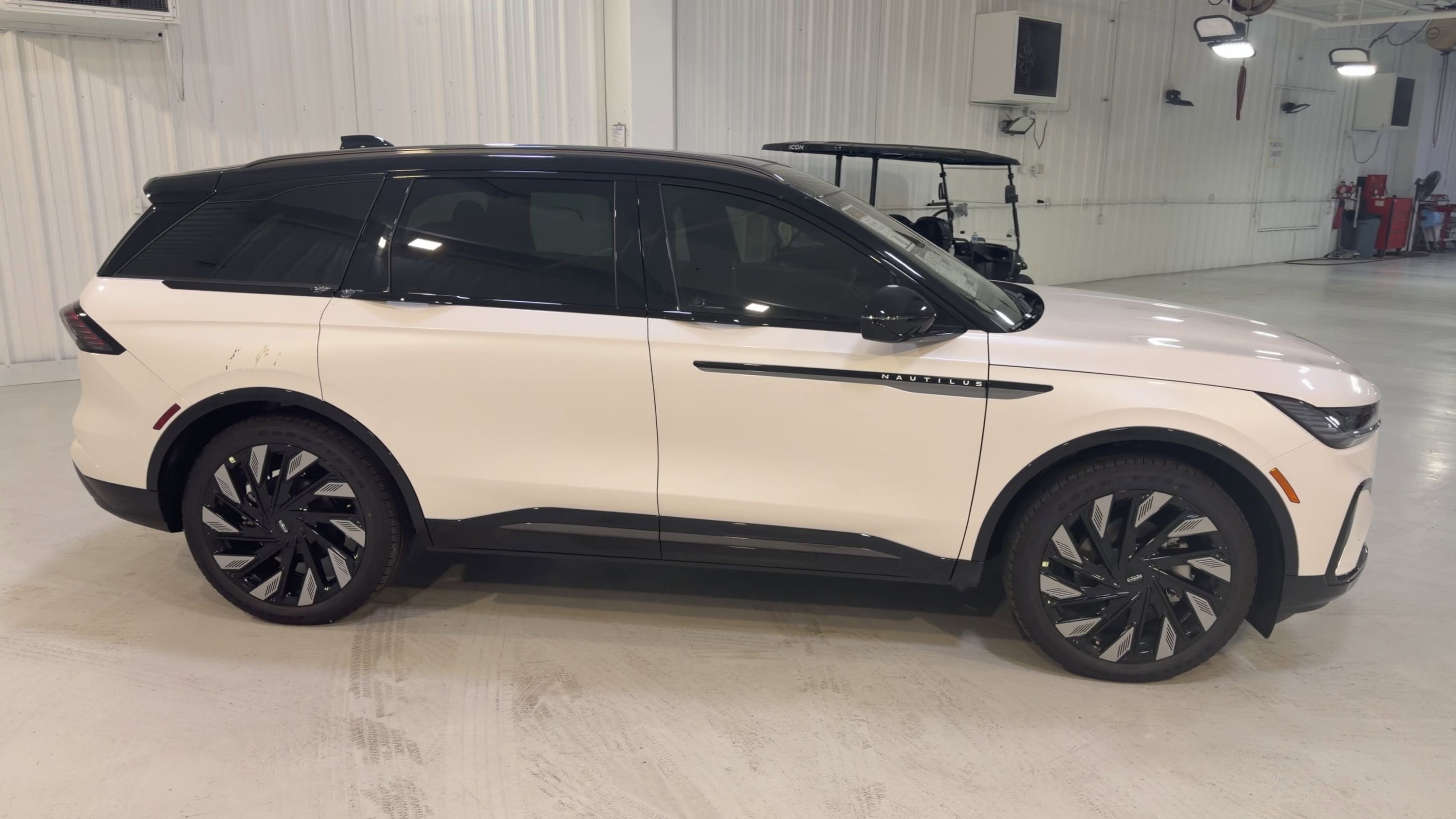 2026 Lincoln Nautilus Reserve Hybrid