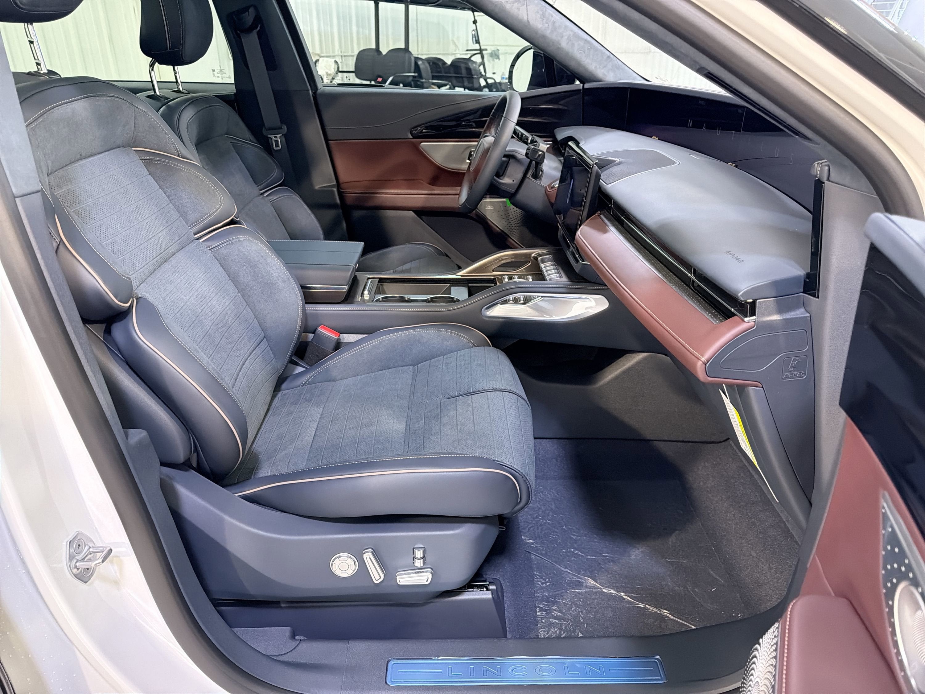 2026 Lincoln Nautilus Black Label Hybrid