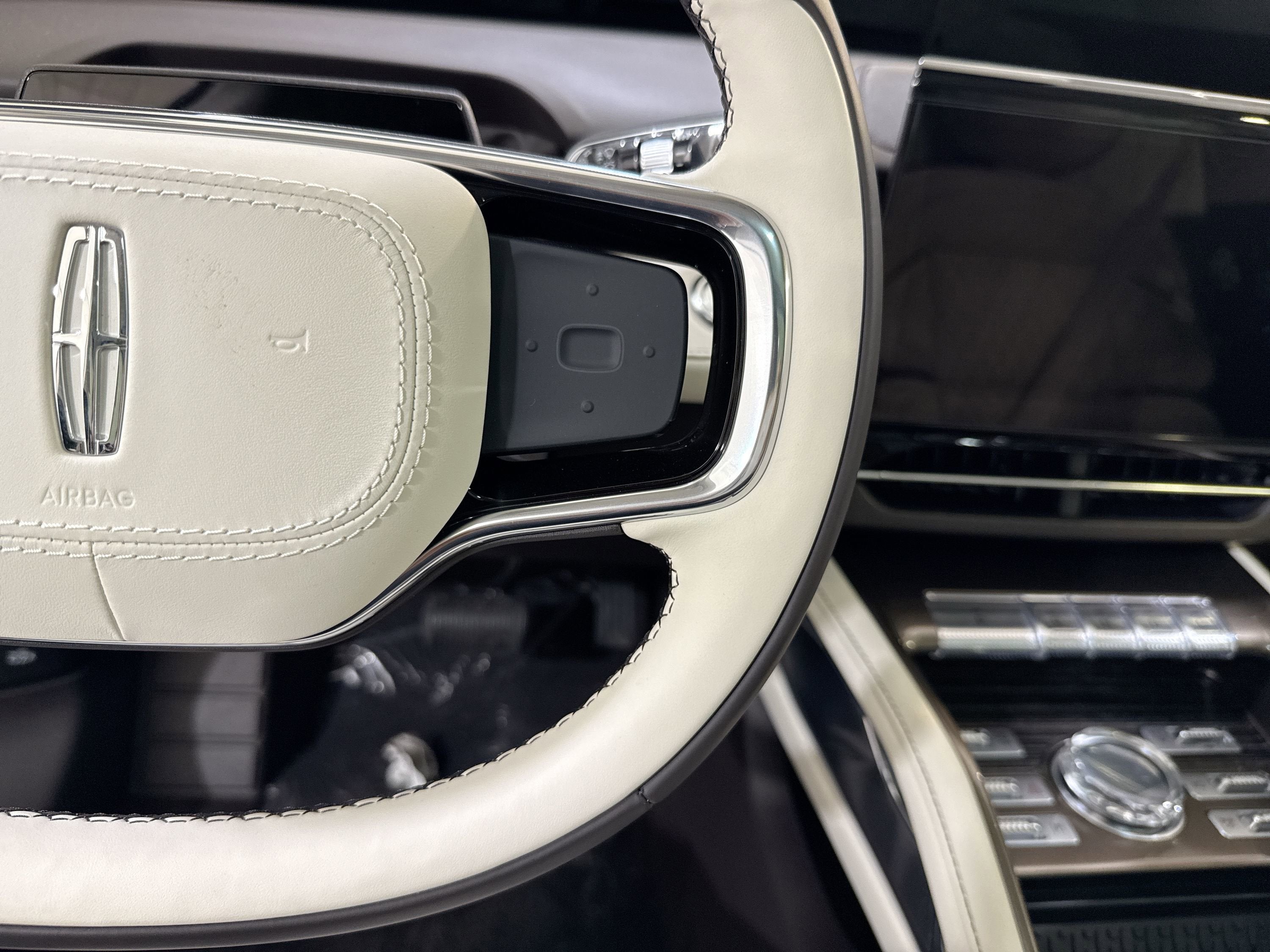 2025 Lincoln Nautilus Black Label Hybrid