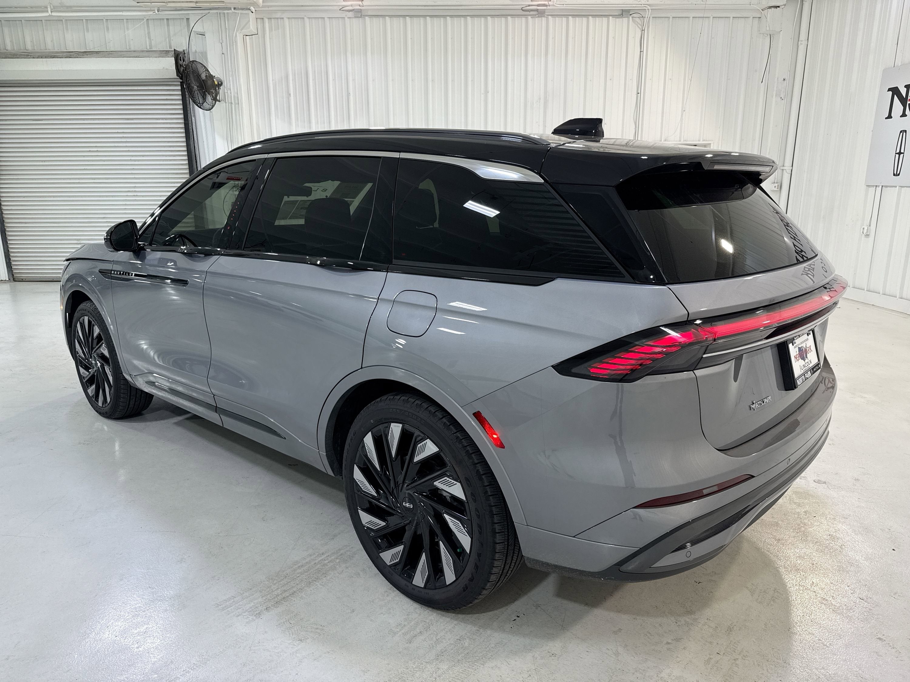 2025 Lincoln Nautilus Black Label Hybrid