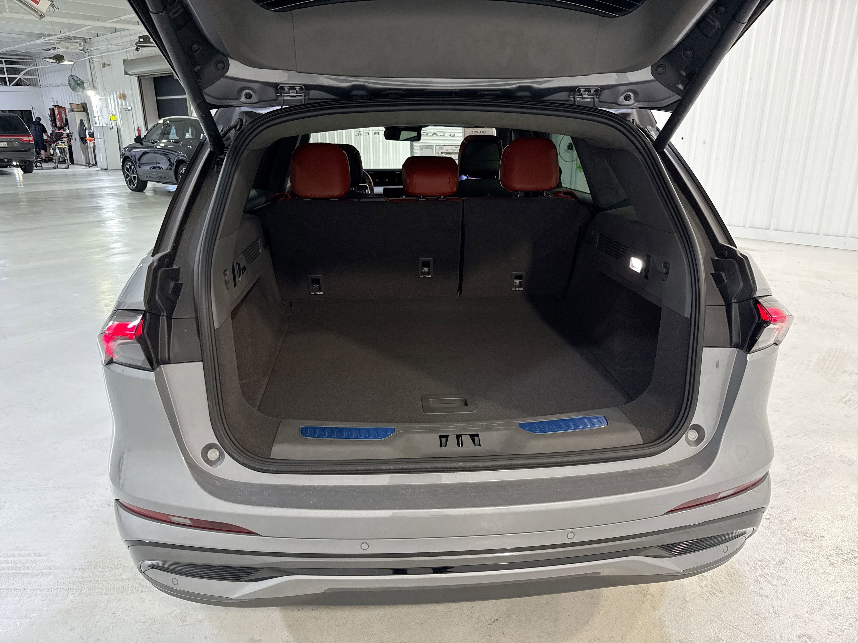 2025 Lincoln Nautilus Black Label Hybrid