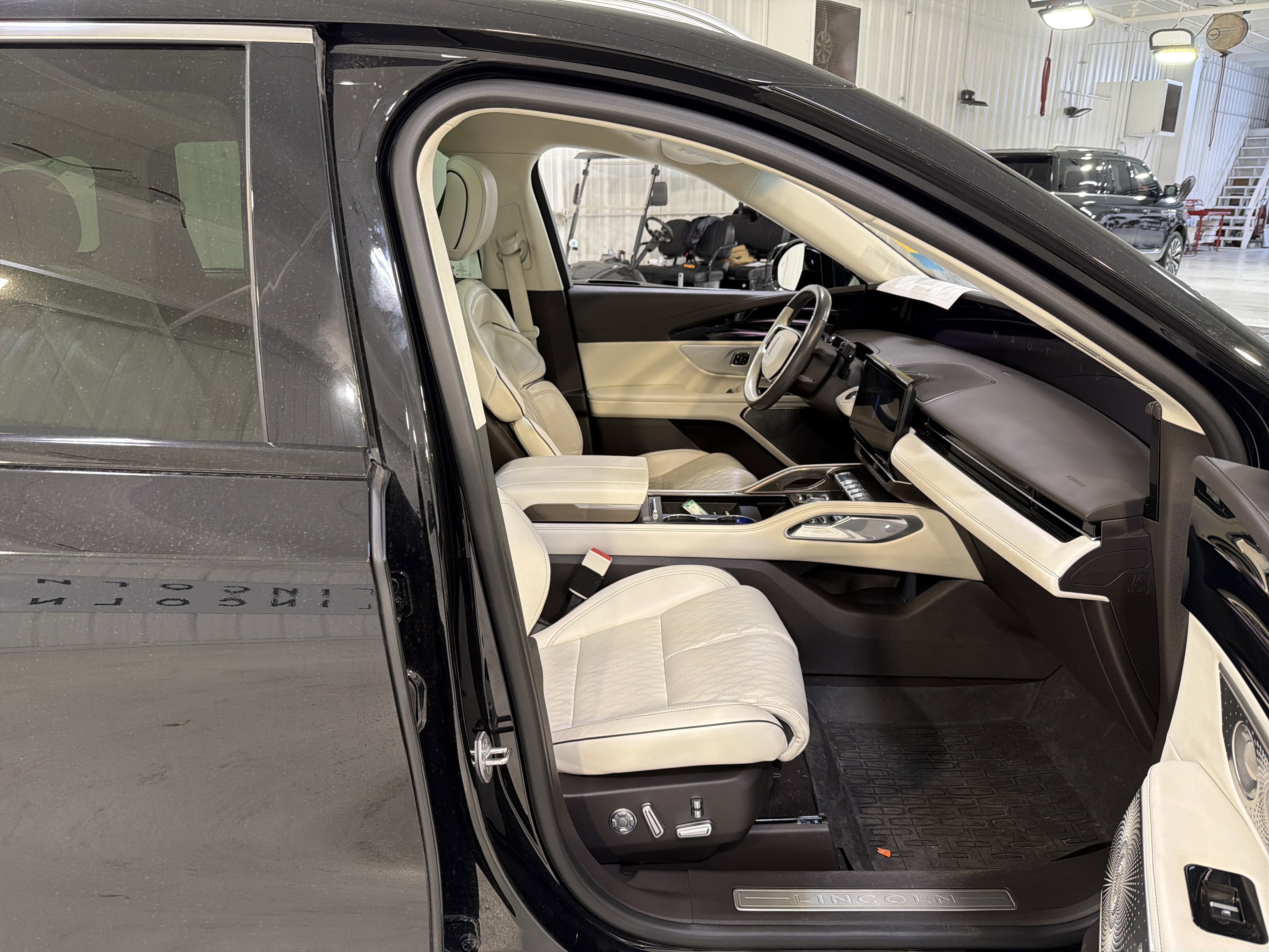 2024 Lincoln Nautilus Black Label