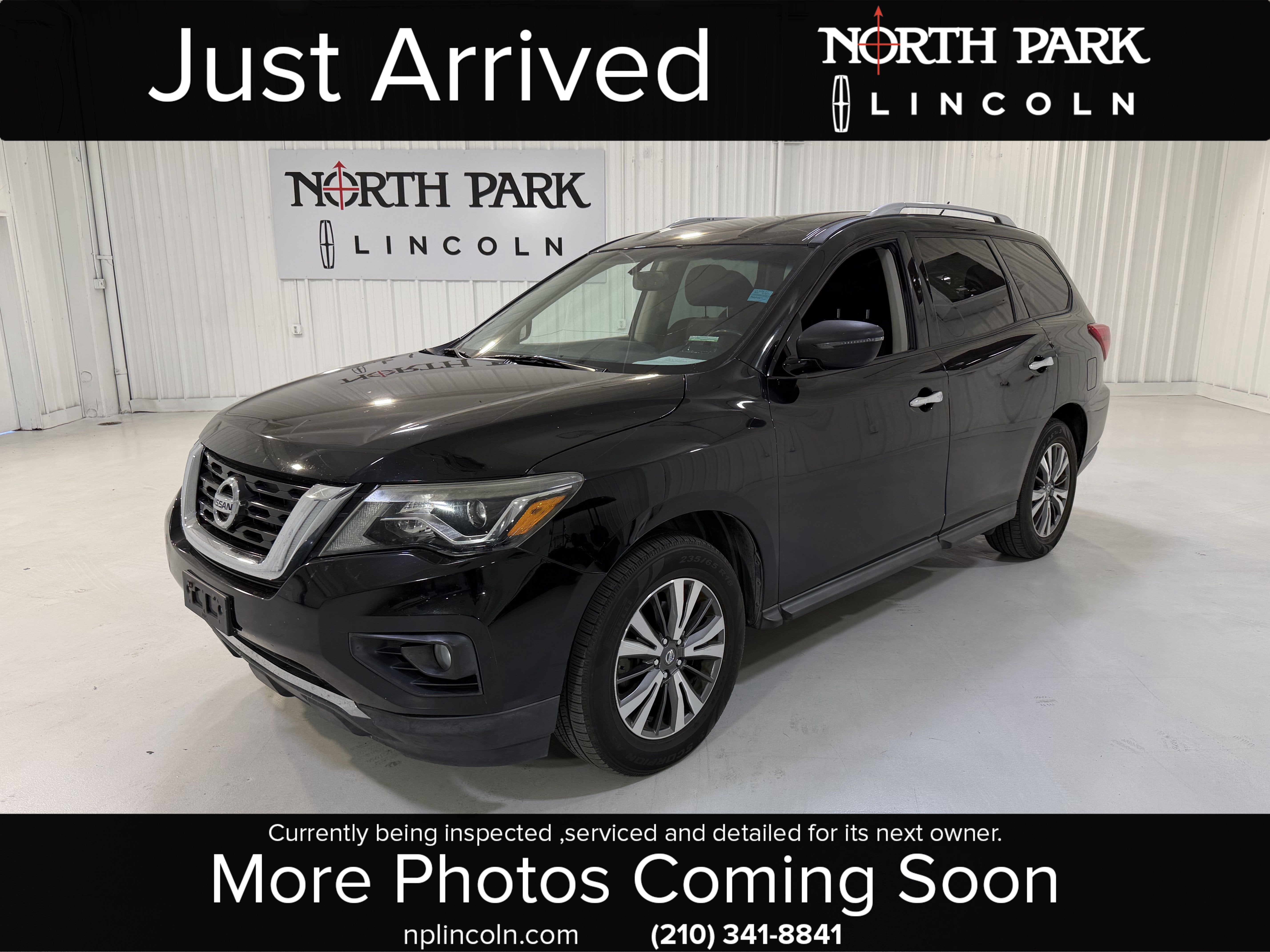 2017 Nissan Pathfinder SV
